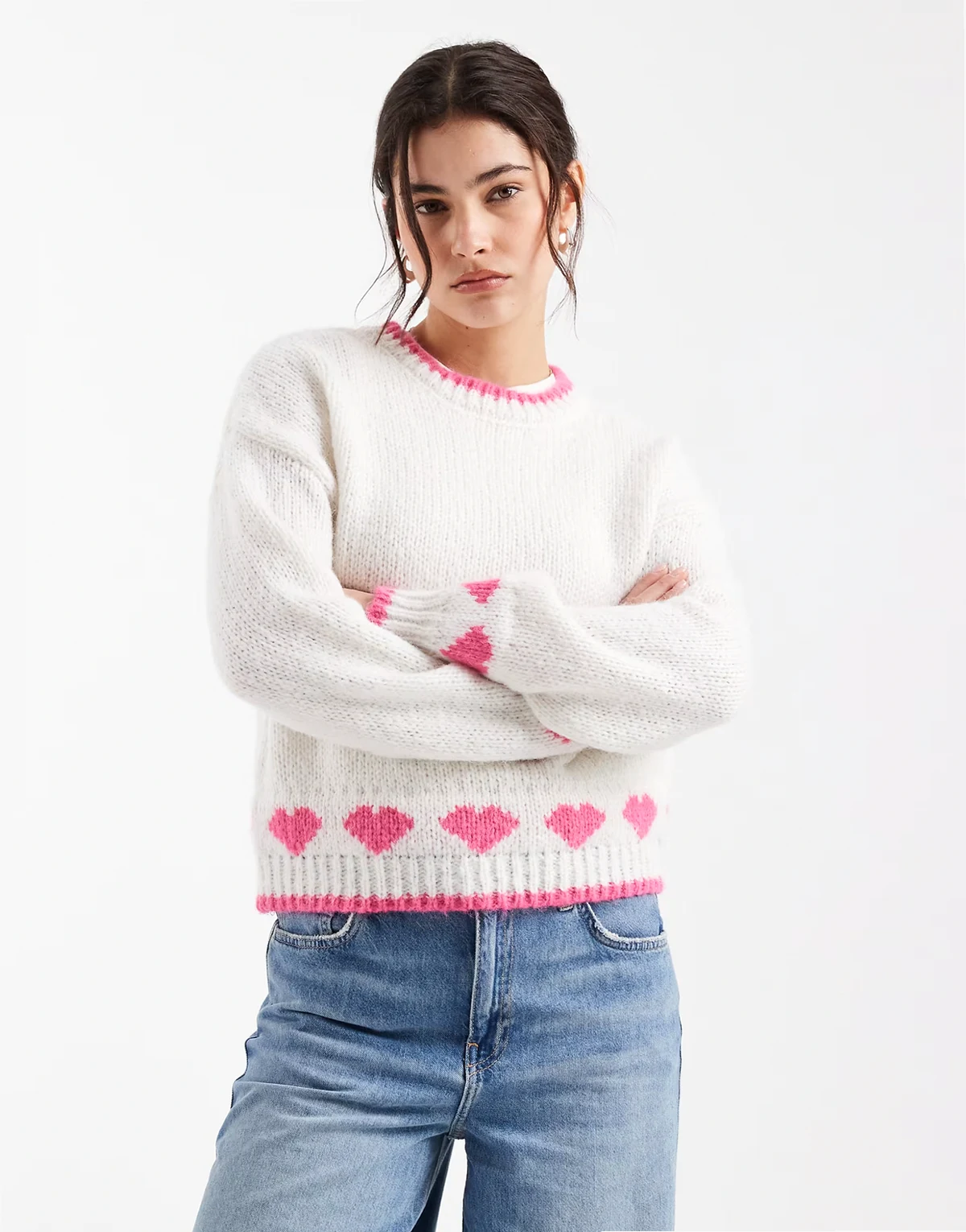 – Pullover in Weiß mit Herzmuster in Rosa