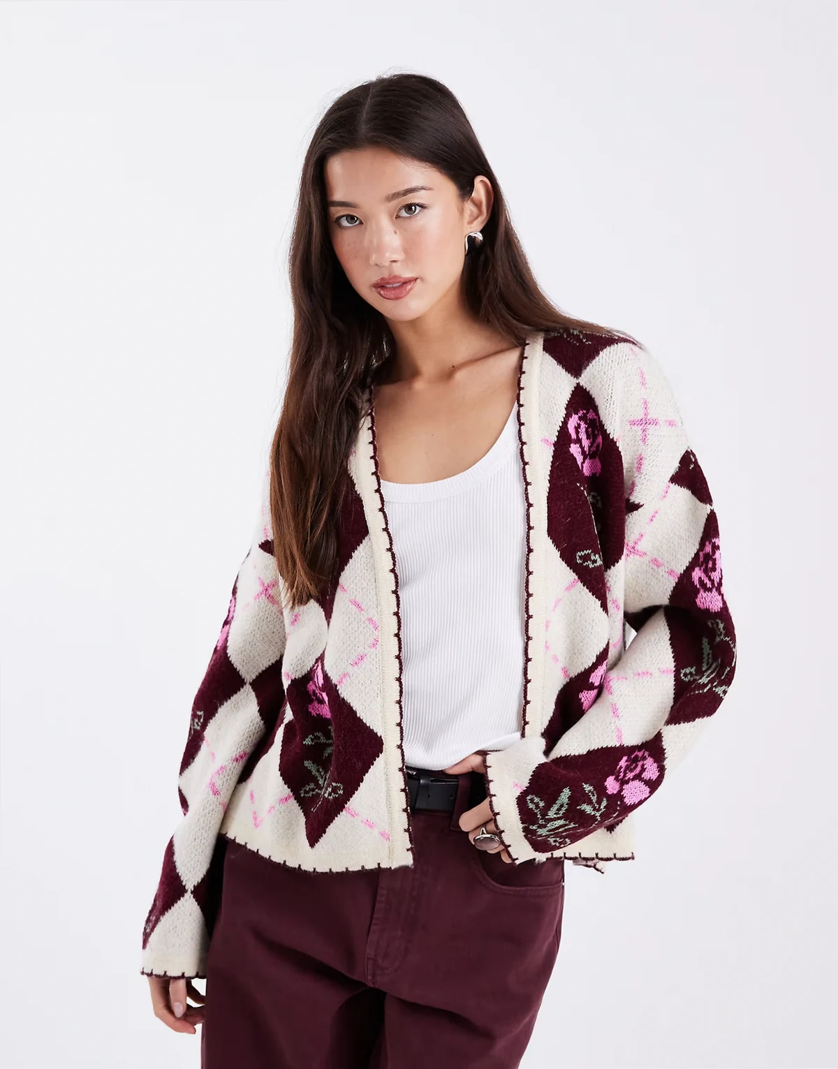 – Strickjacke in Creme und Schokobraun mit floralem Argyle-Muster