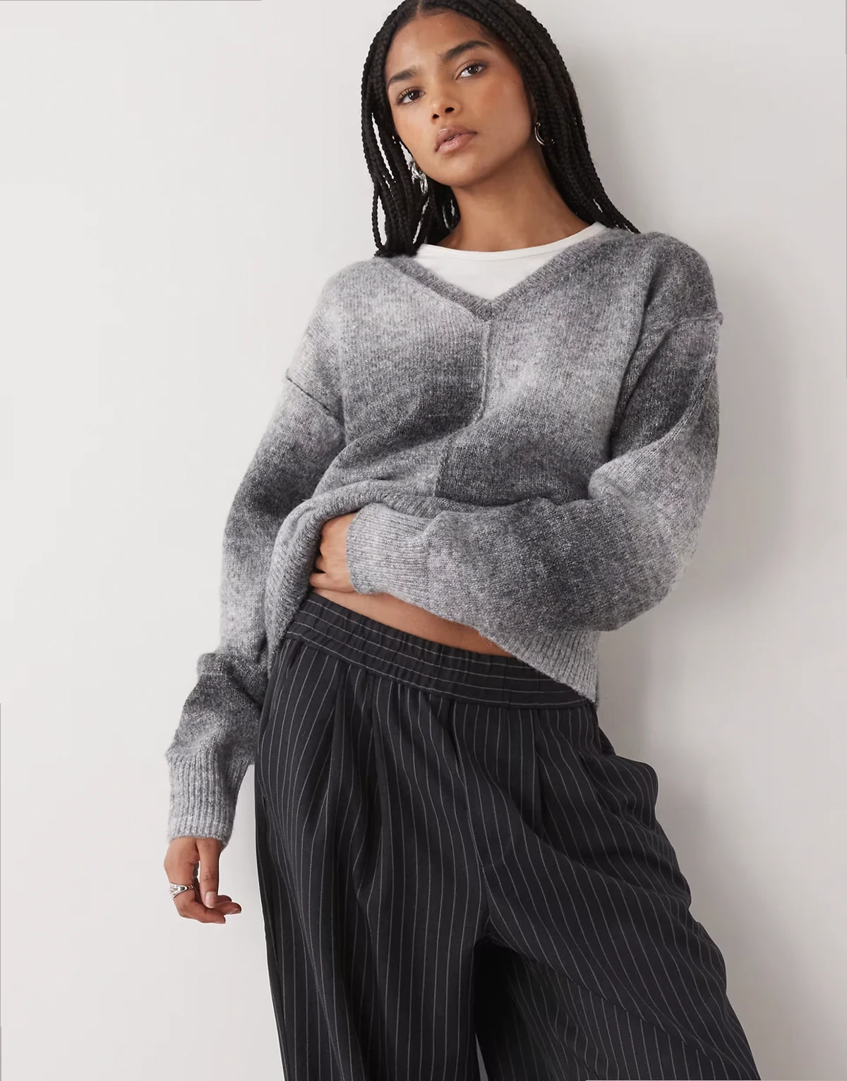 – Sweatshirt in grau meliert mit V-Ausschnitt