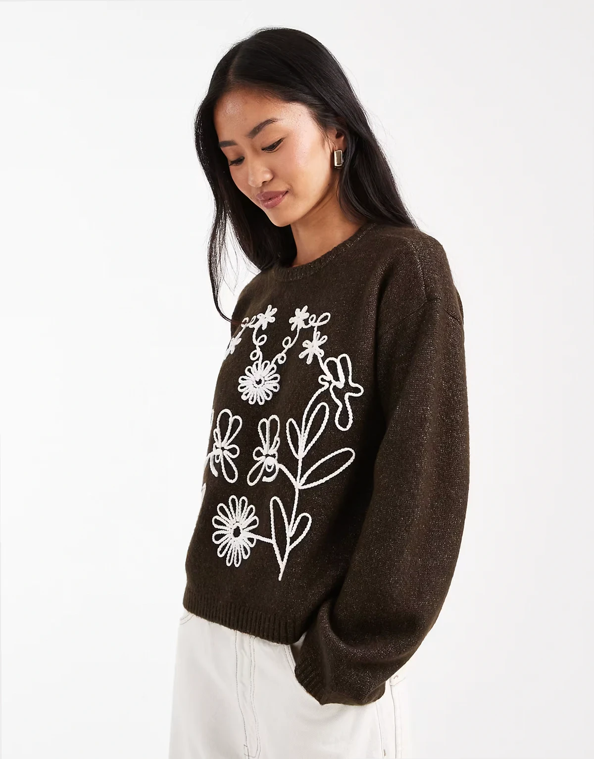 crew neck sweater with flower embroidery in brown