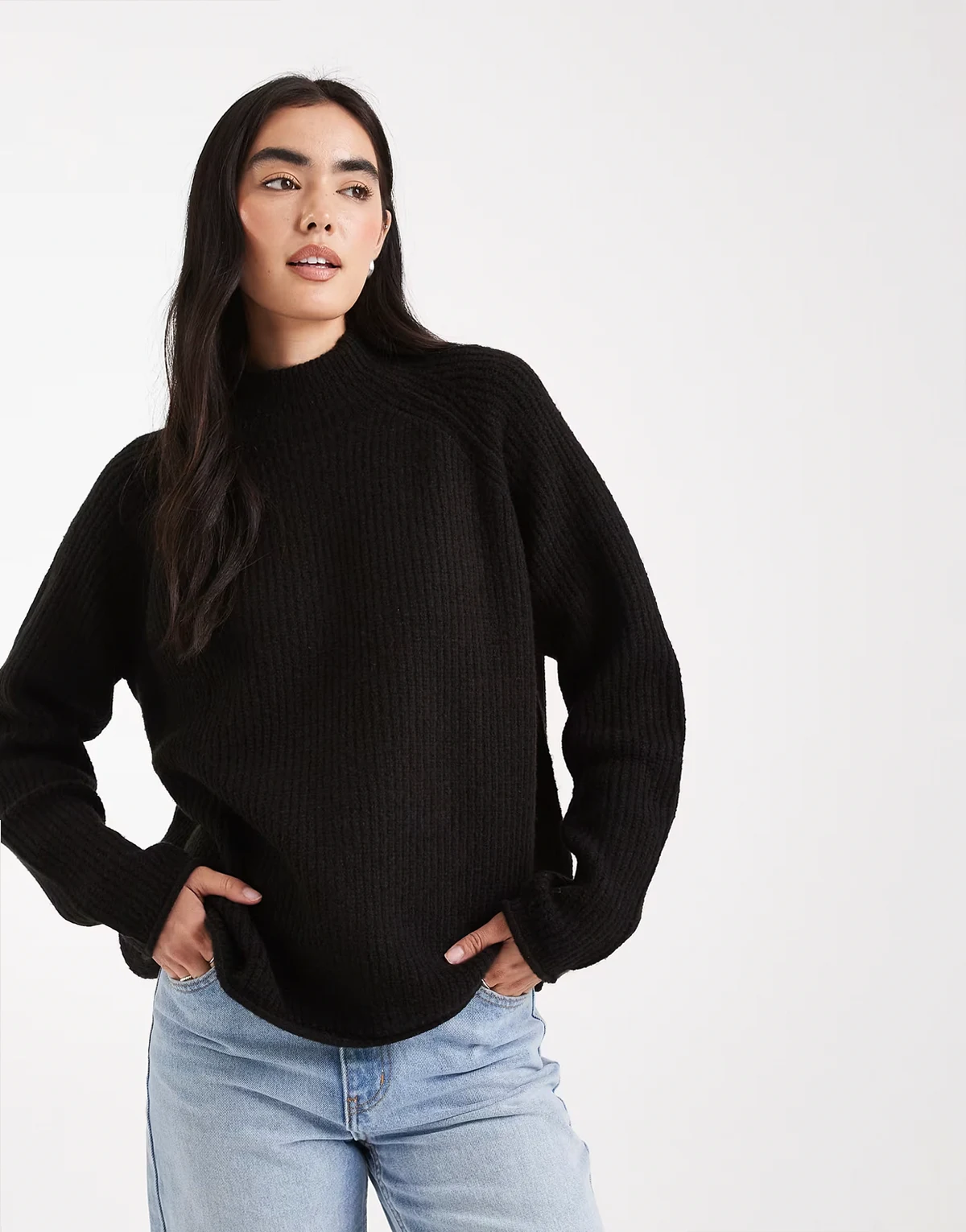 – Hochgeschlossener Oversize-Pullover in Schwarz