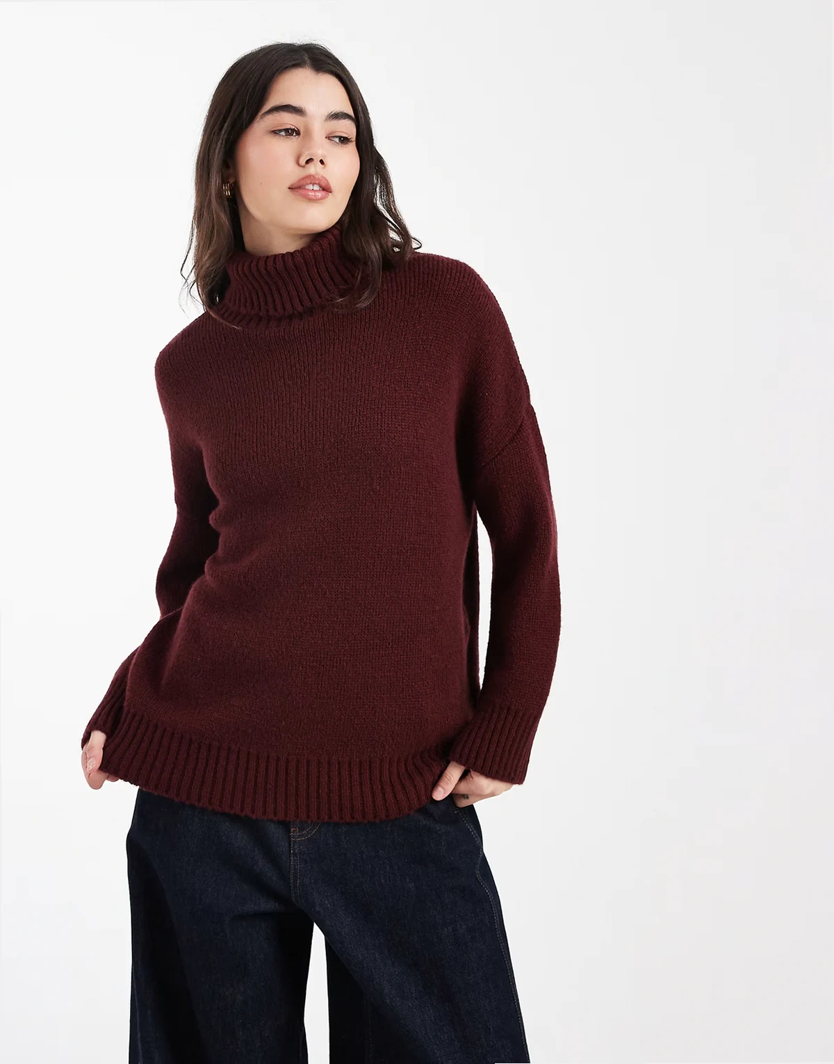 – Rollkragenpullover in Pflaume mit Saumschlitz
