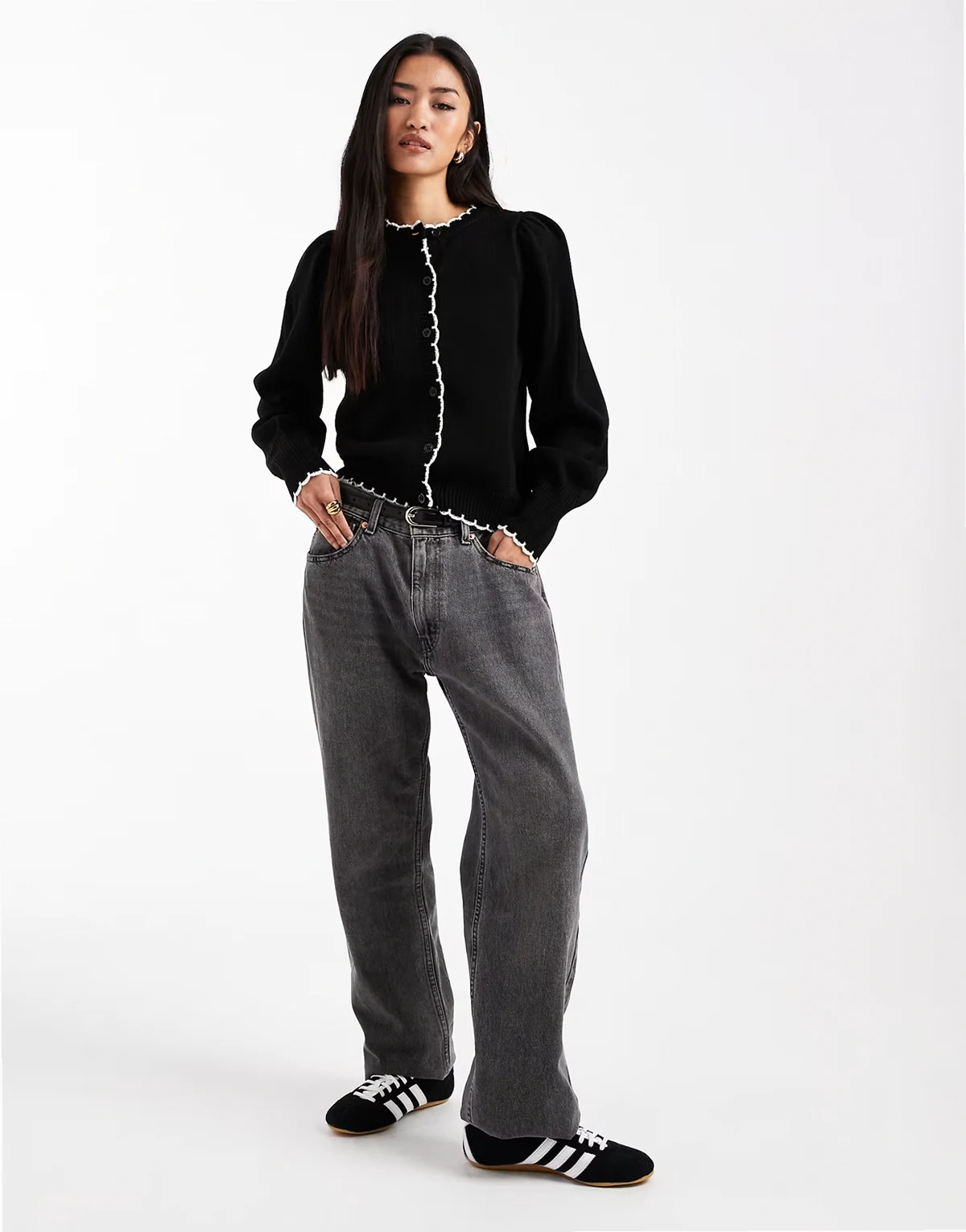 – Strickjacke mit Languettenstich und Puffärmeln