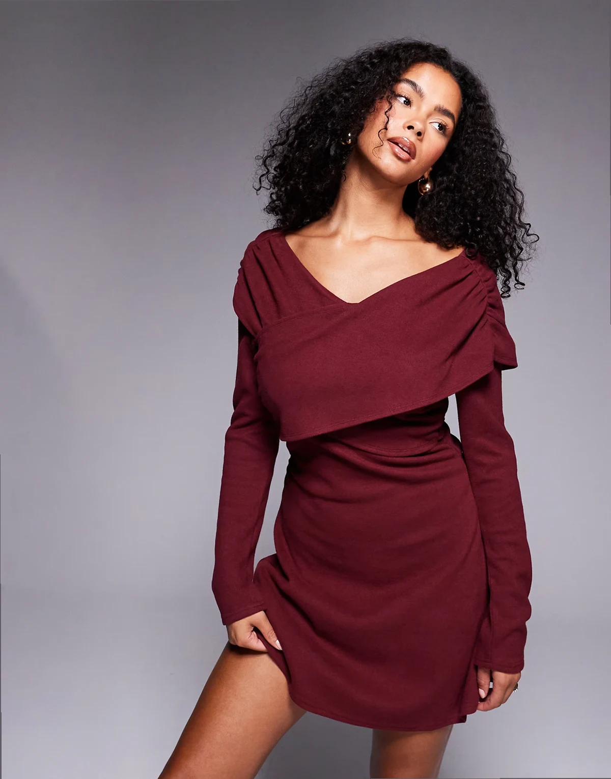 – Superweiches Minikleid in Burgunderrot mit Wickeldesign vorne