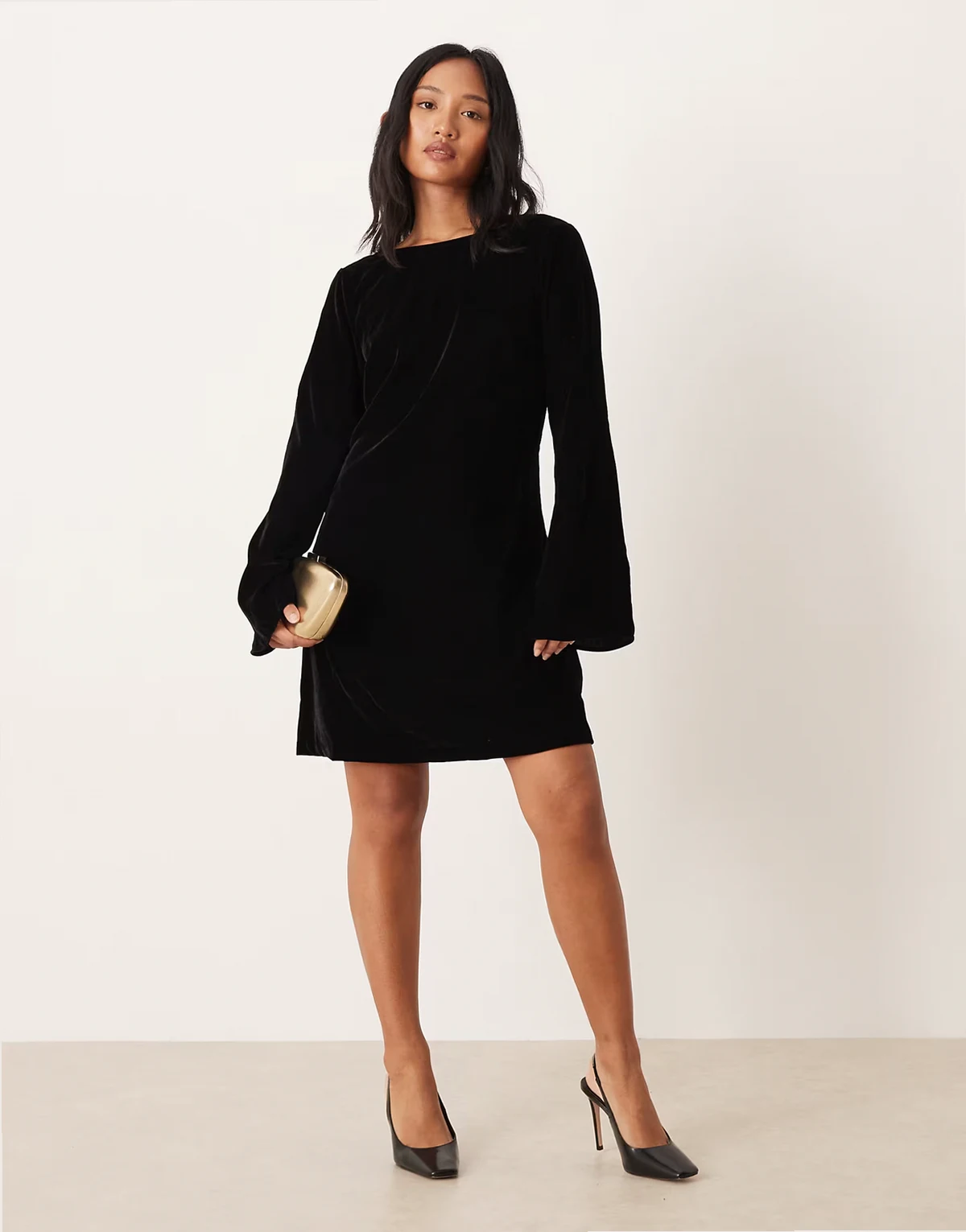 – Jolene – Minikleid aus Samt in Schwarz mit Schnürung am Rücken