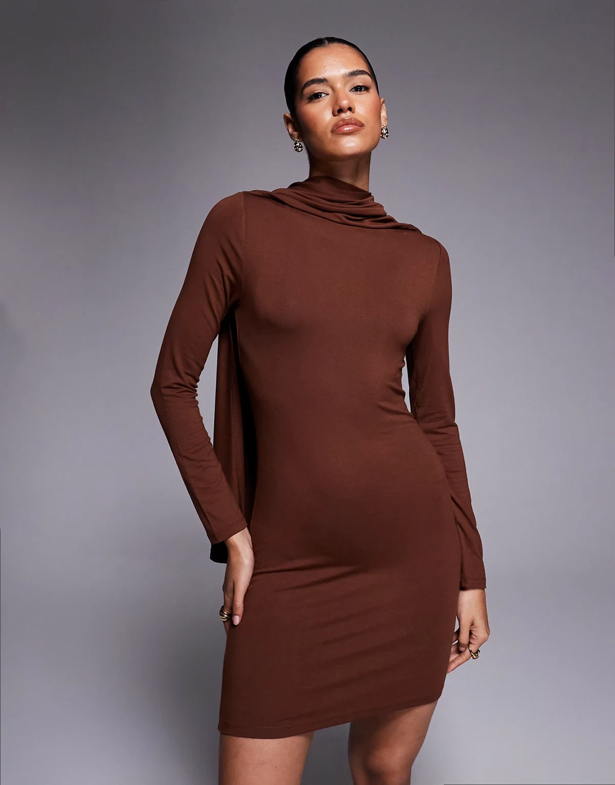– Bodycon-Minikleid in Braun mit Schaldetail