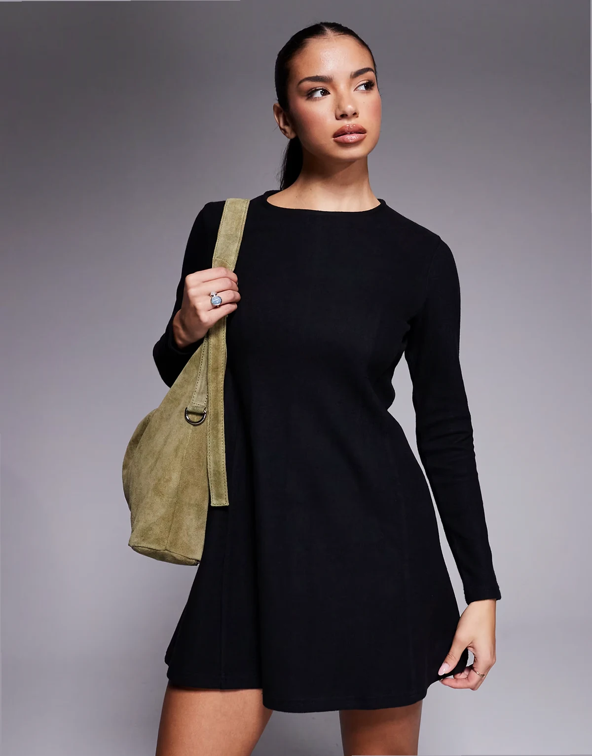 – Superweiches, langärmliges Fit-and-flare-Minikleid in Schwarz