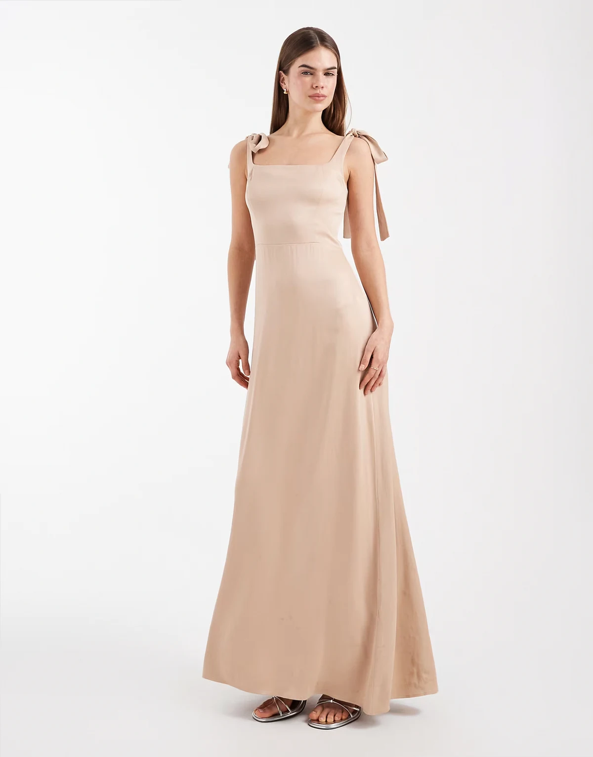 – Bridesmaid – Maxikleid in Mokka mit gebundenen Trägern
