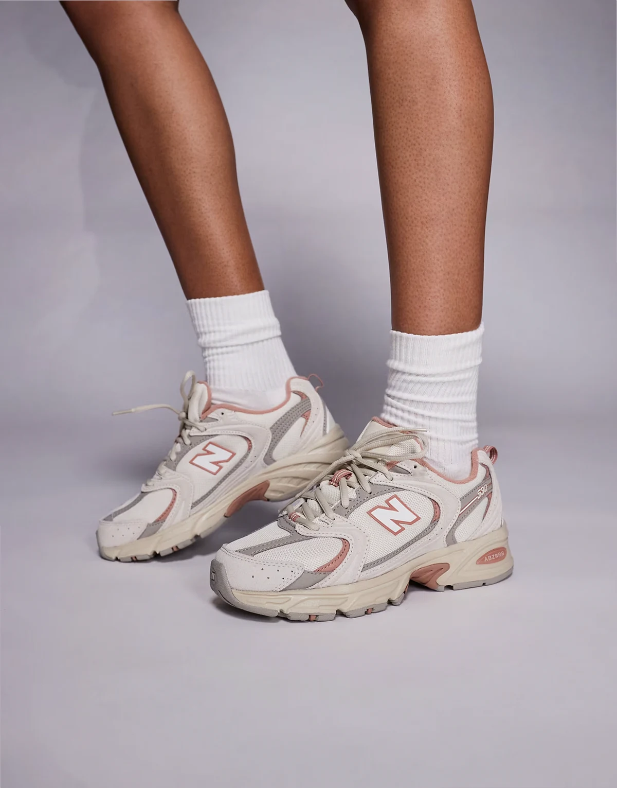 530 sneakers in off white and coral