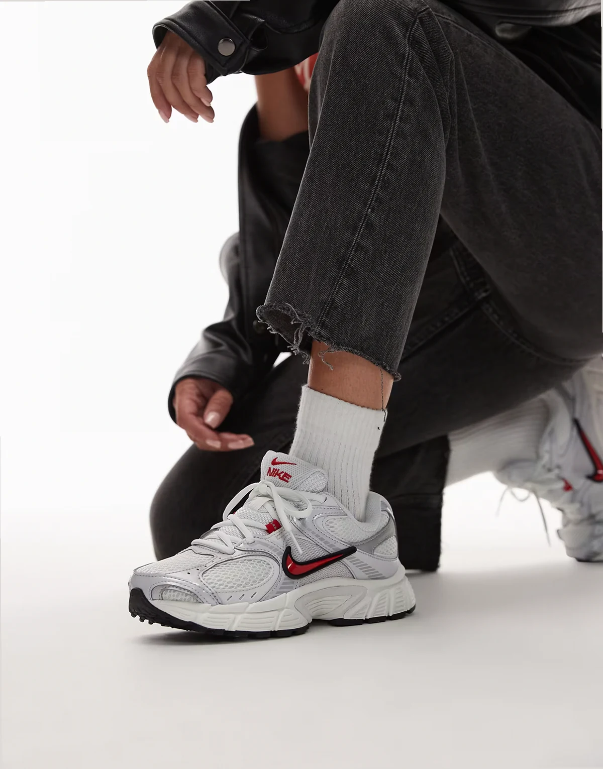 V5 RNR sneakers in silver and red