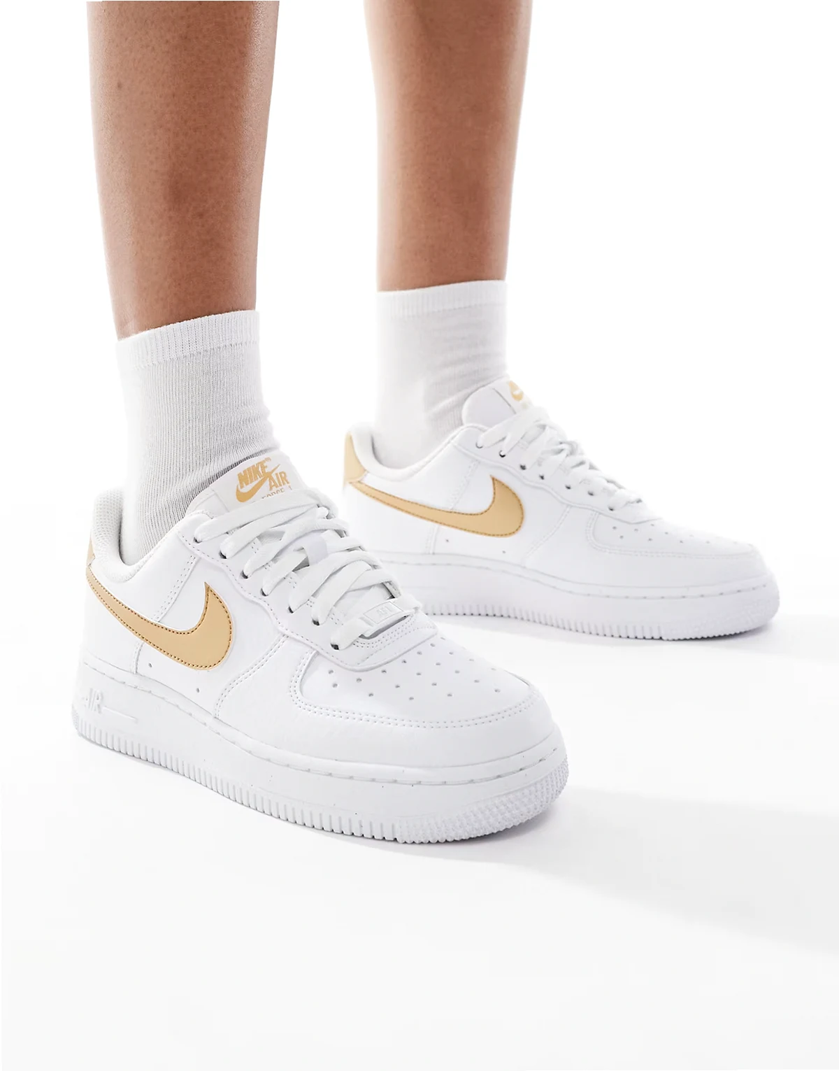 Air Force 1 '07 sneakers in white and gold