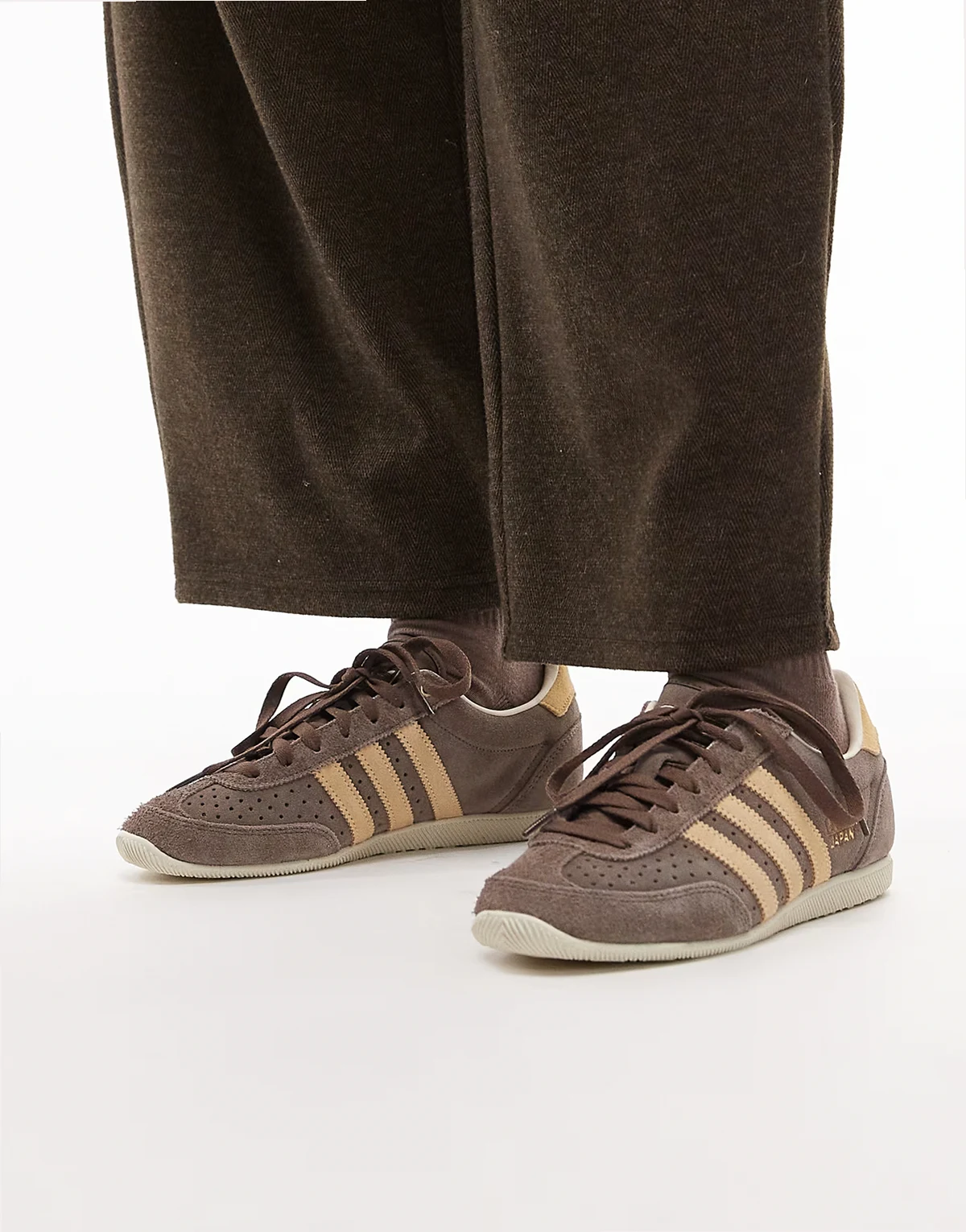 Japan sneakers in brown and yellow