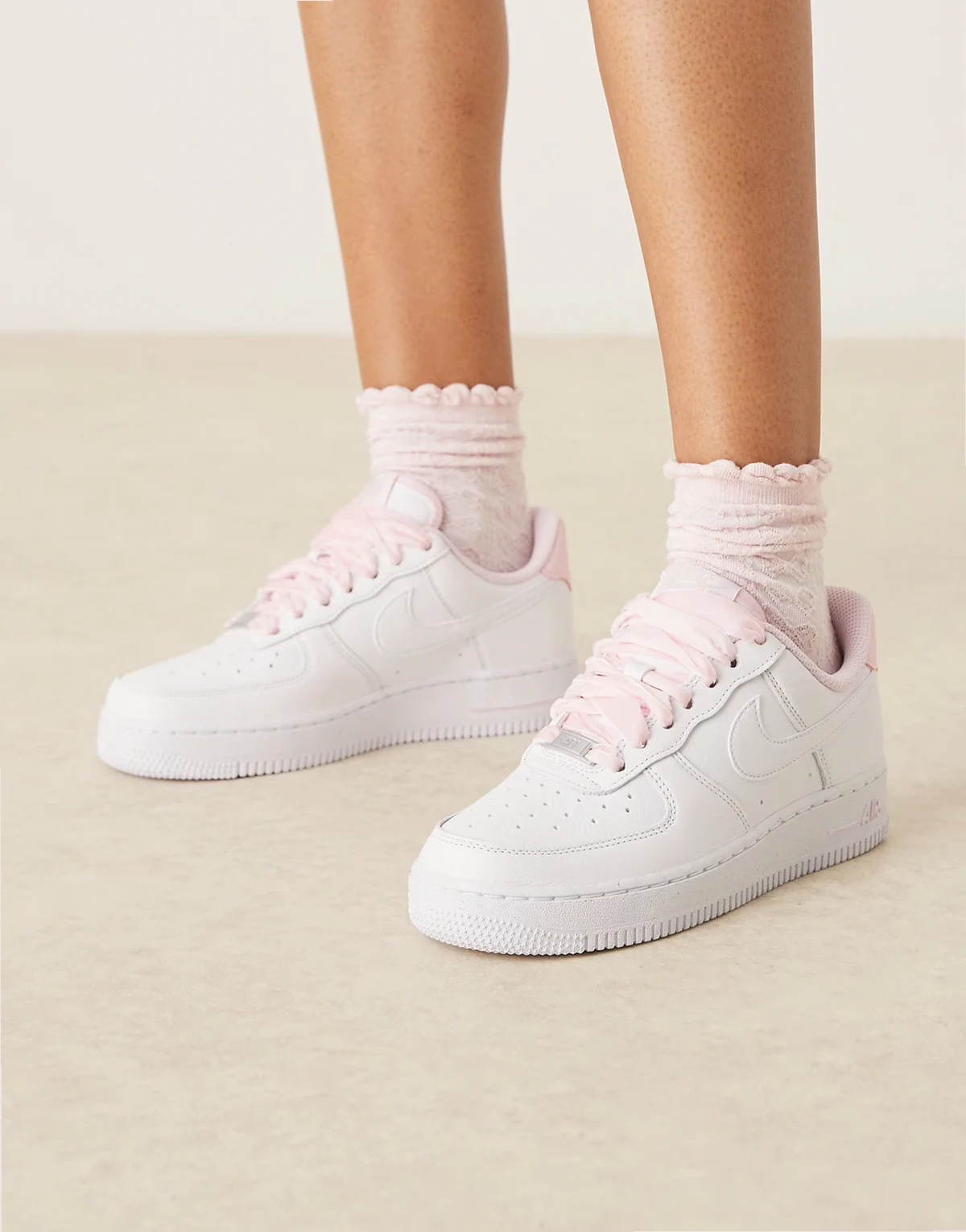 Air Force 1 '07 vintage sneakers in white and pink
