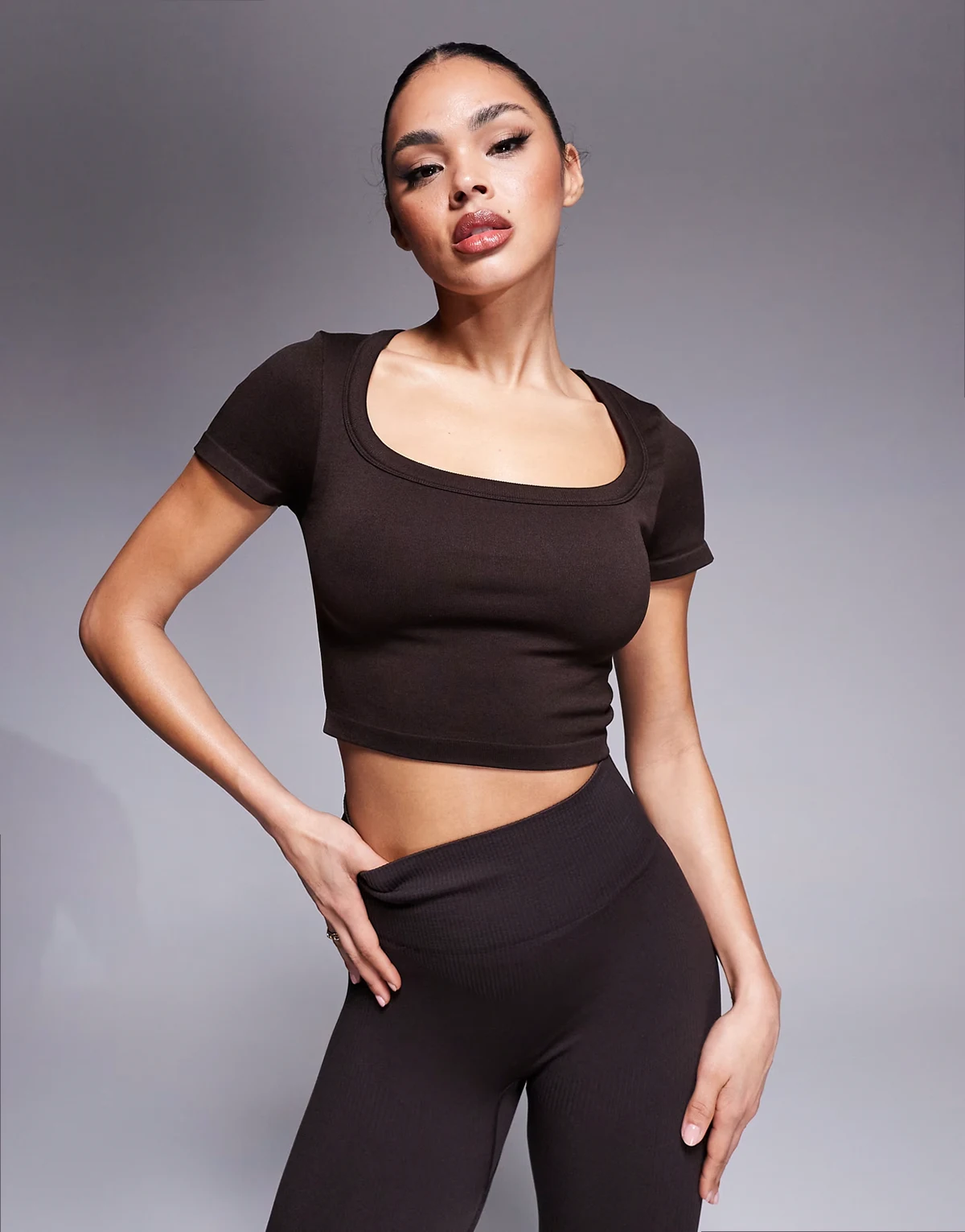 seamless active short sleeve T-shirt in brown
