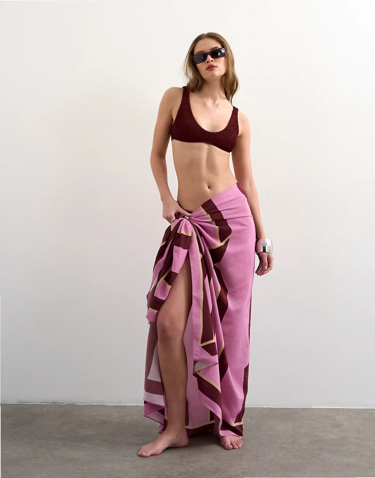 – Rechteckiger Sarong mit Streifenmuster in Rosa und Burgunderrot