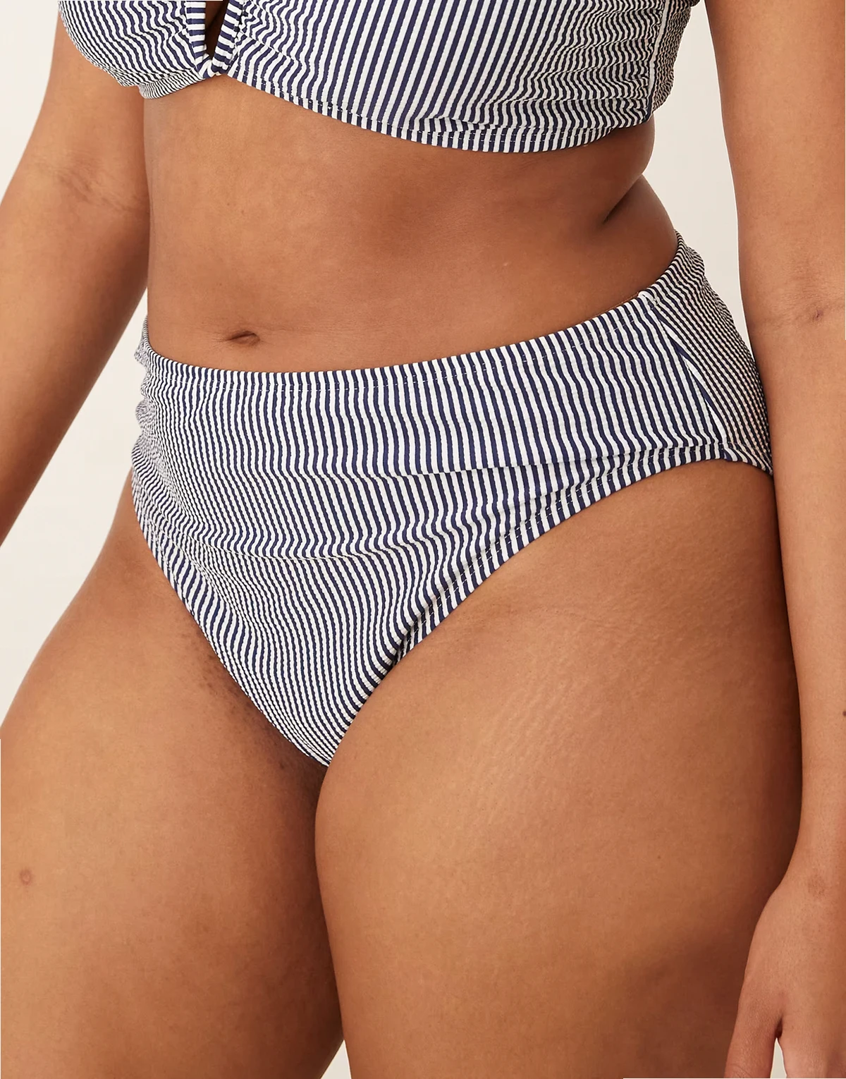 ASOS DESIGN Curve – Scarlet Azores – Gestreifte Bikinihose mit hoher Taille und hohem Beinausschnitt in Indigoblau