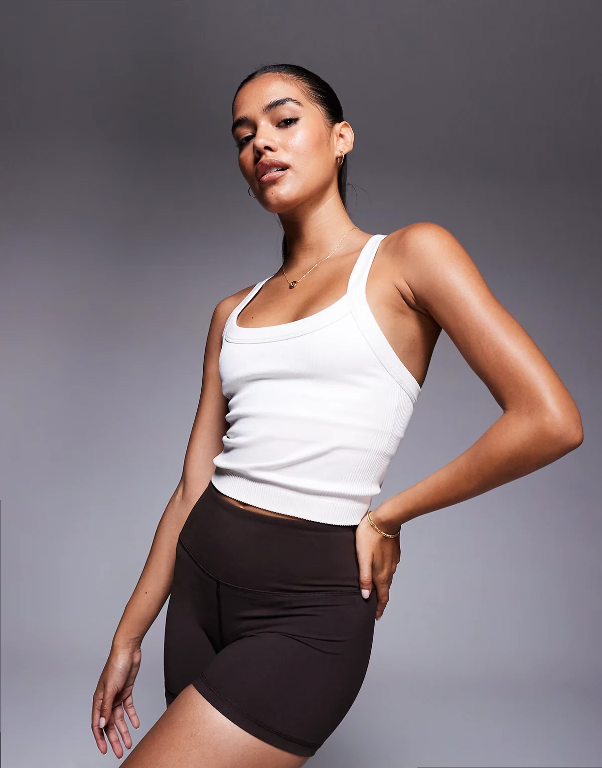seamless sculpting tank top with shelf bra in parchment