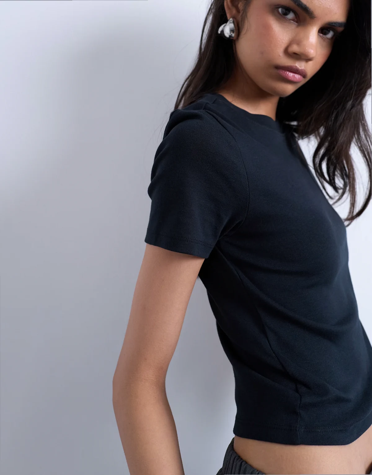 – Everyday – Czarny T-shirt o krótkim fasonie