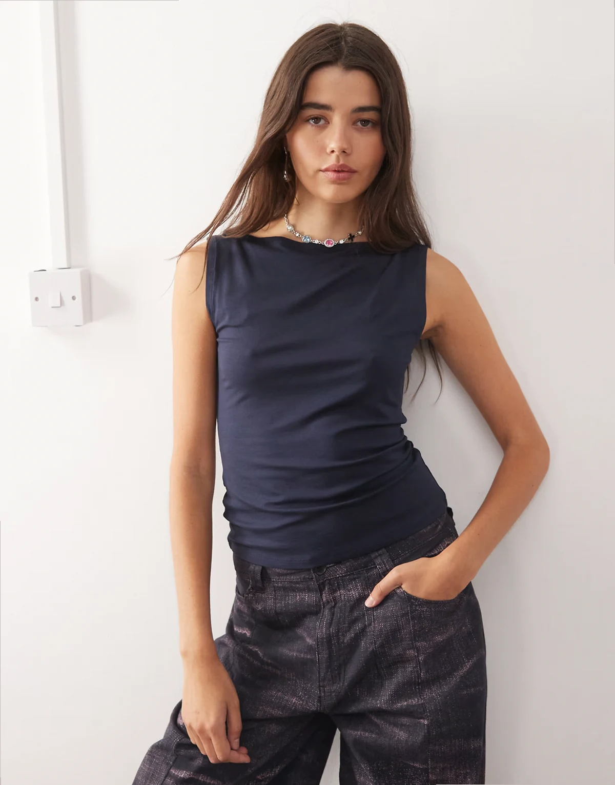 – Annie – Superweiches Tanktop in dunklem Marineblau mit U-Boot-Ausschnitt