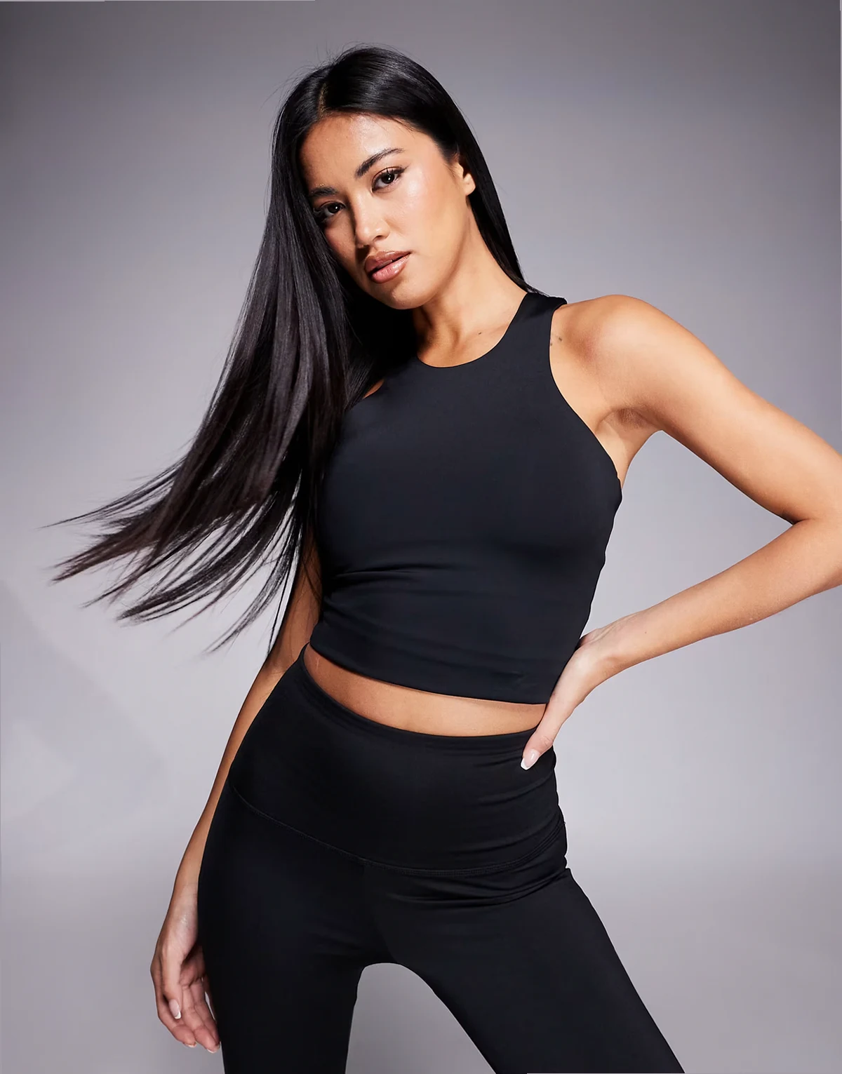 Icon active tank top with inner bra and removable padding in black