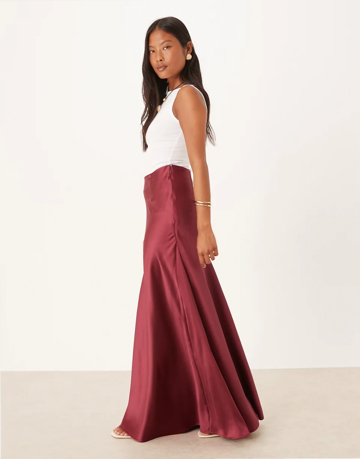 ASOS DESIGN Petite – Voluminöser, drapierter Satin-Maxirock in Schokoladenkirsche