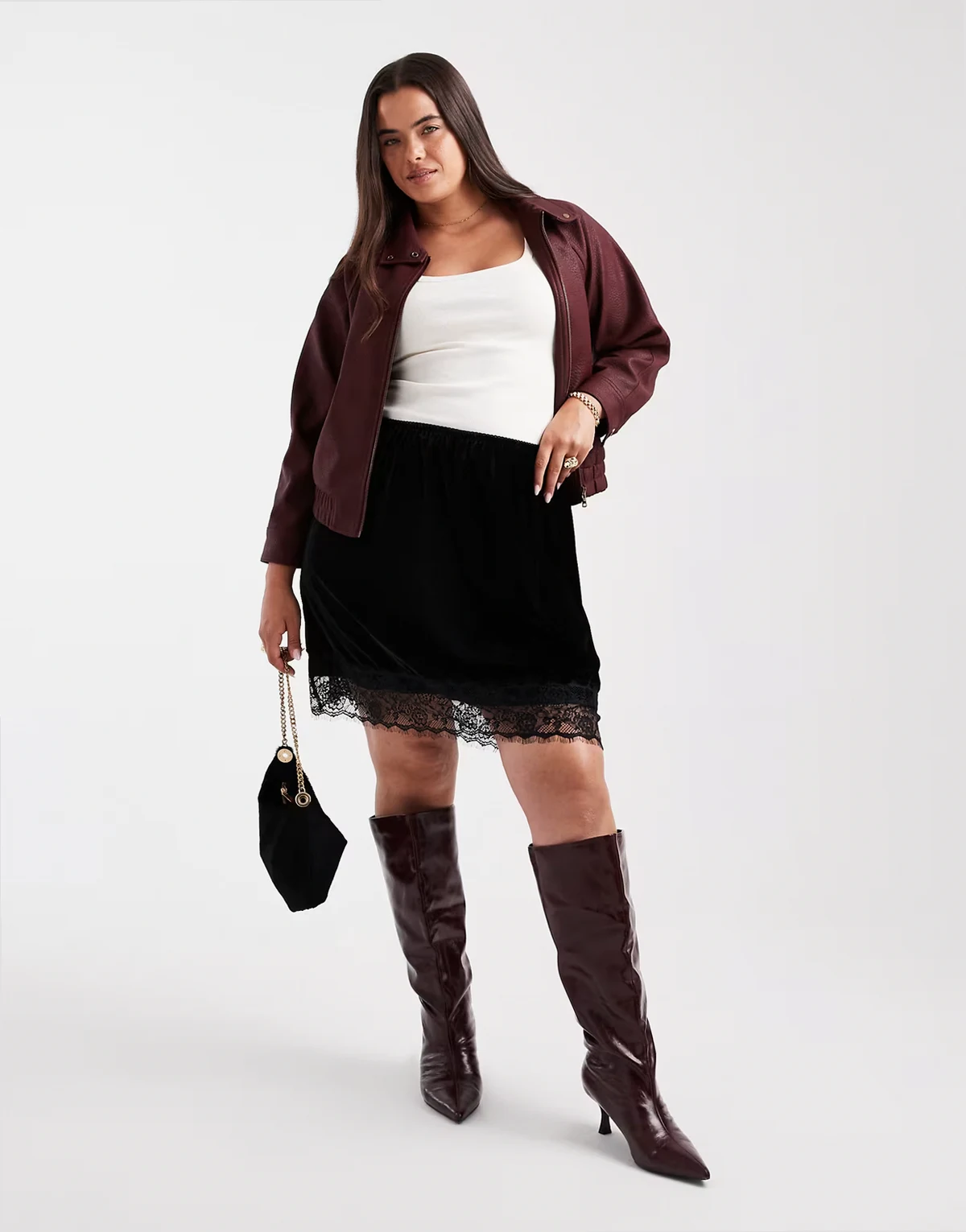 ASOS DESIGN Curve – Czarna aksamitna spódnica mini z koronkowym wykończeniem