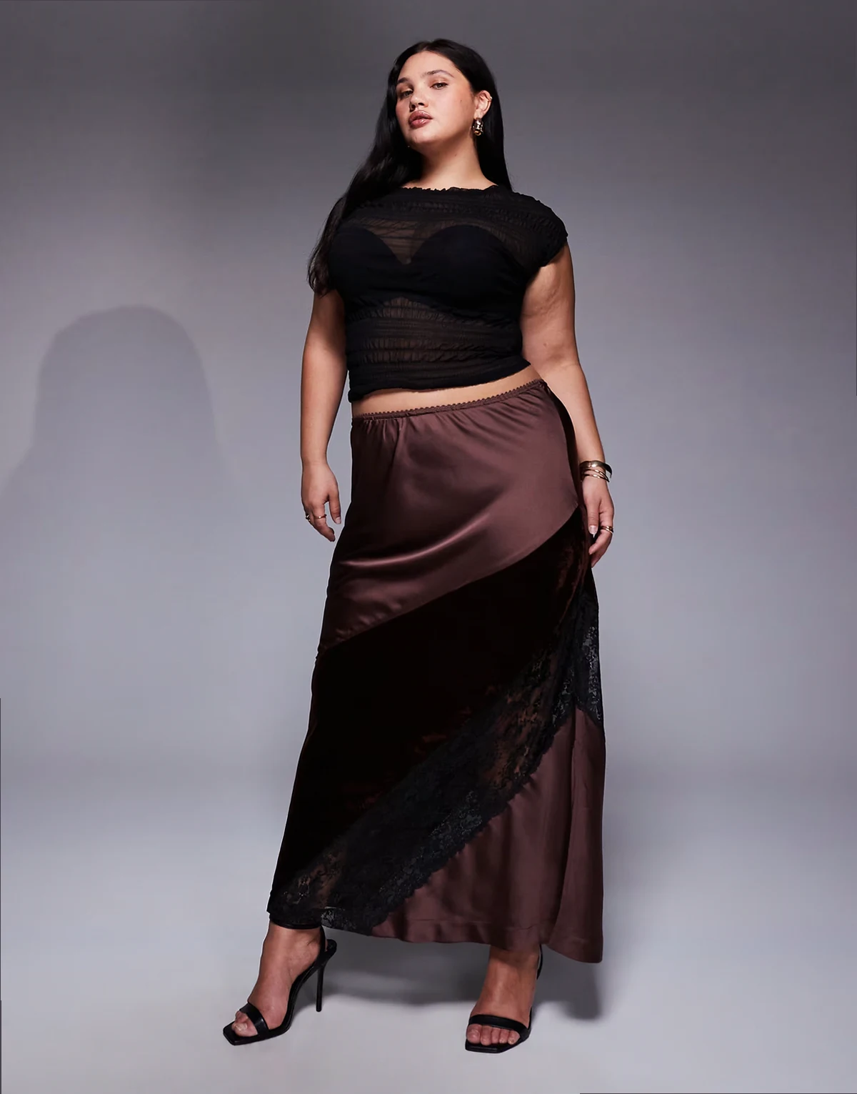 ASOS DESIGN Curve – Czekoladowa spódnica maxi z mieszanki aksamitu, koronki i satyny