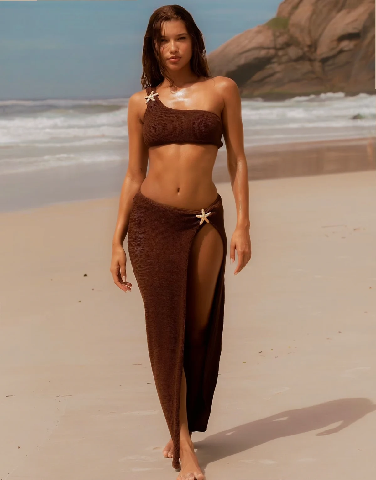 x Agnes Pimentel – Maxi-Strandrock in Kaffeebraun mit Knitterstruktur