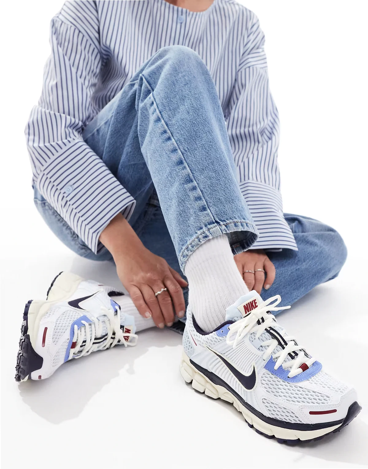 Zoom Vomero 5 sneakers in light blue and purple