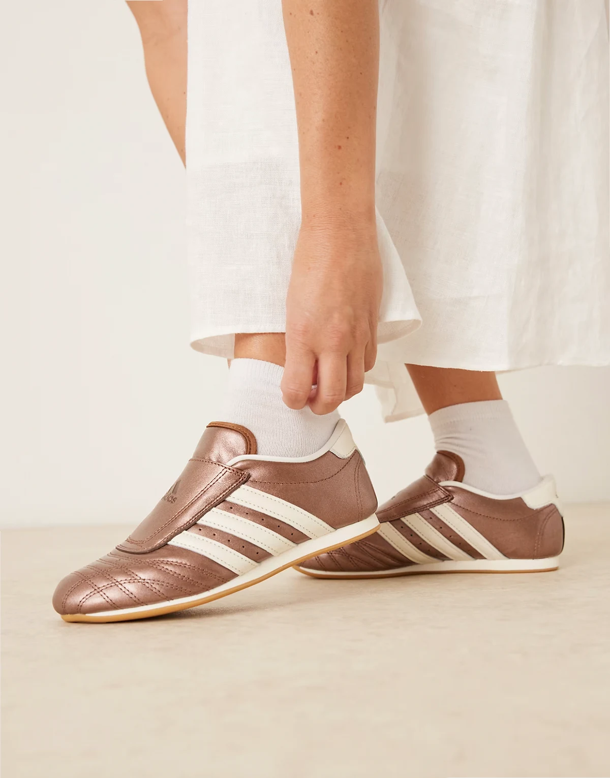 Taekwondo sneakers in bronze