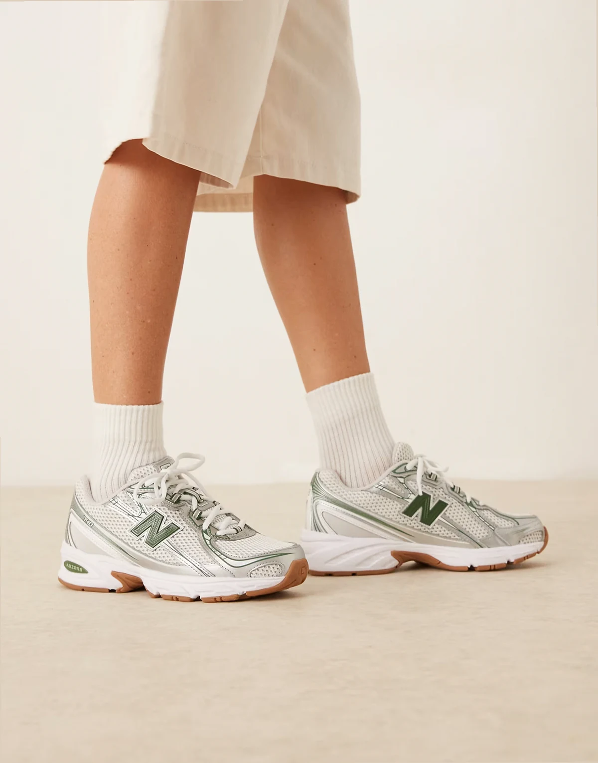 – 740 – Unisex – Sneaker in Silber und Grün