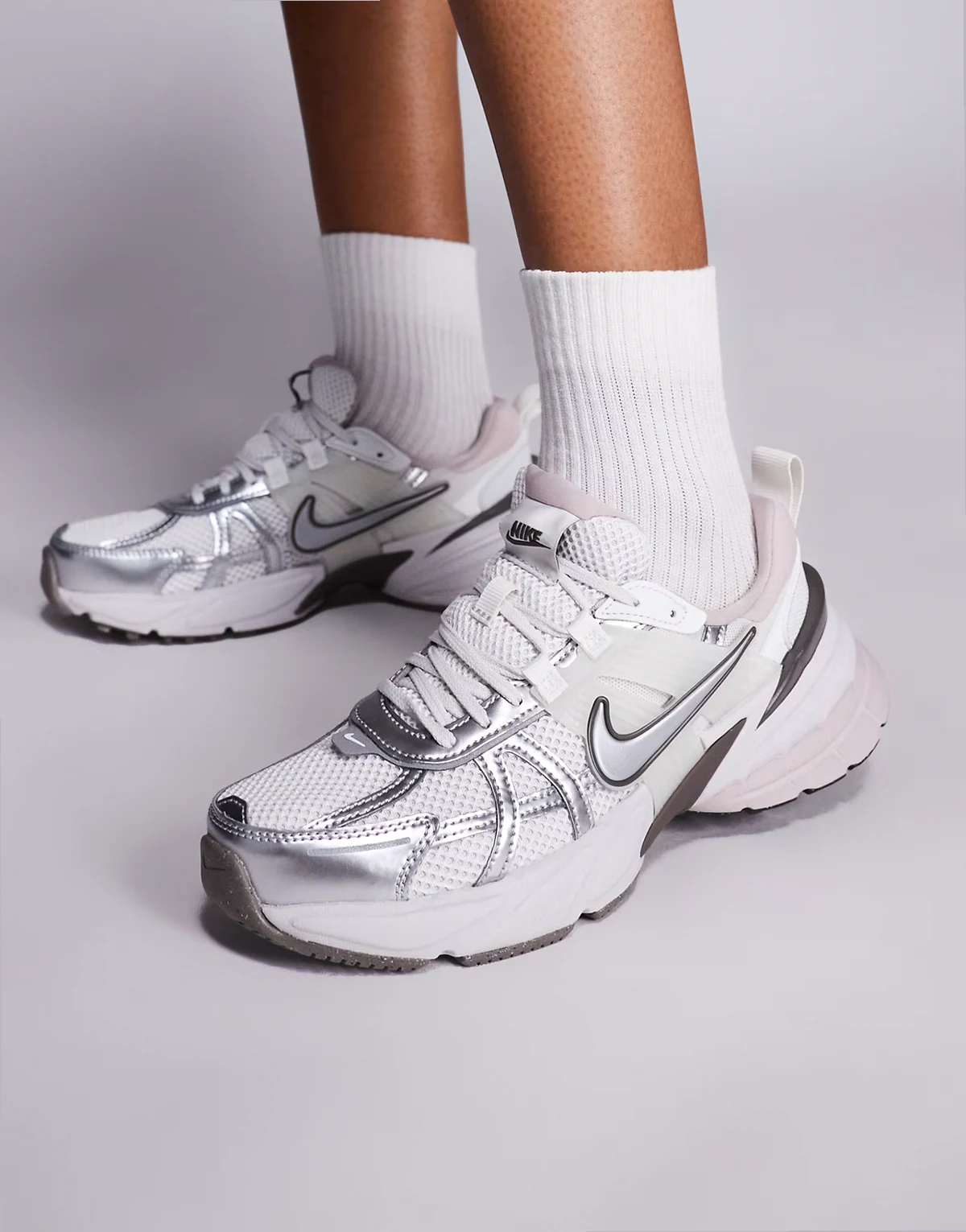 V2K Run sneakers in metallic silver