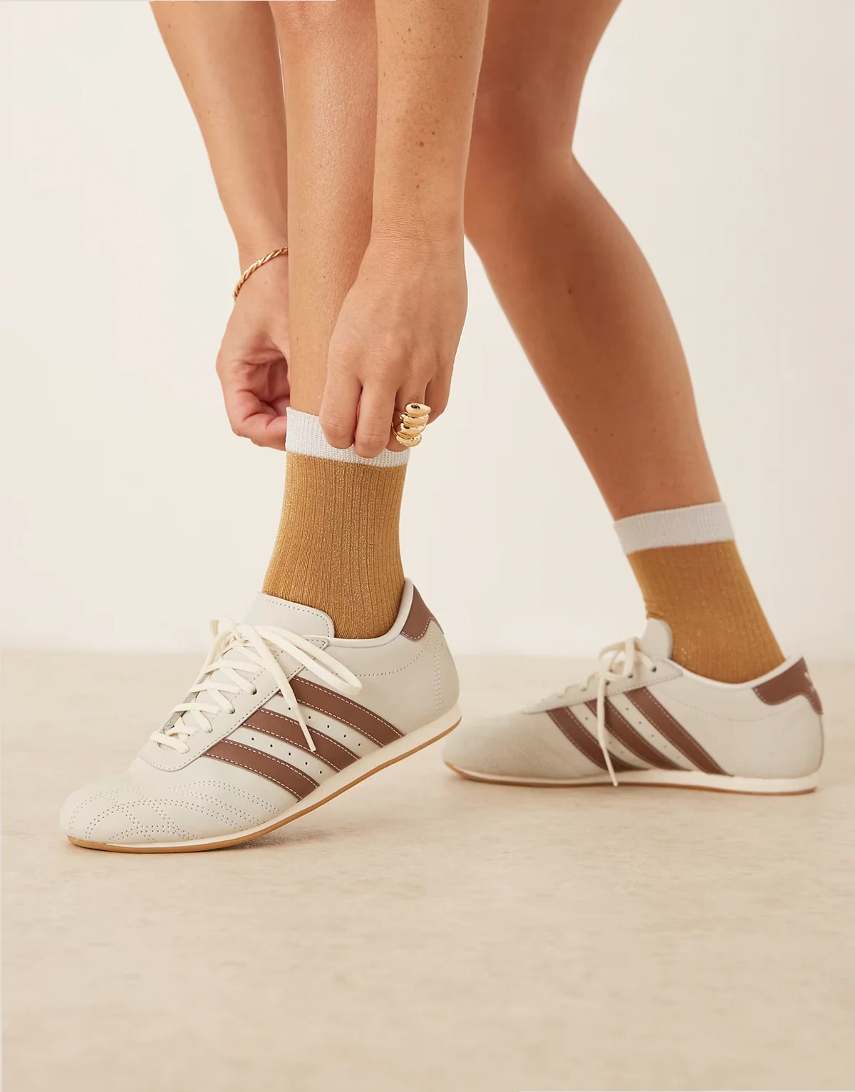 Taekwondo lace sneakers in off white and brown