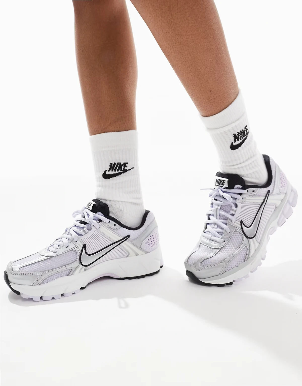 Zoom Vomero 5 sneakers in light purple and silver