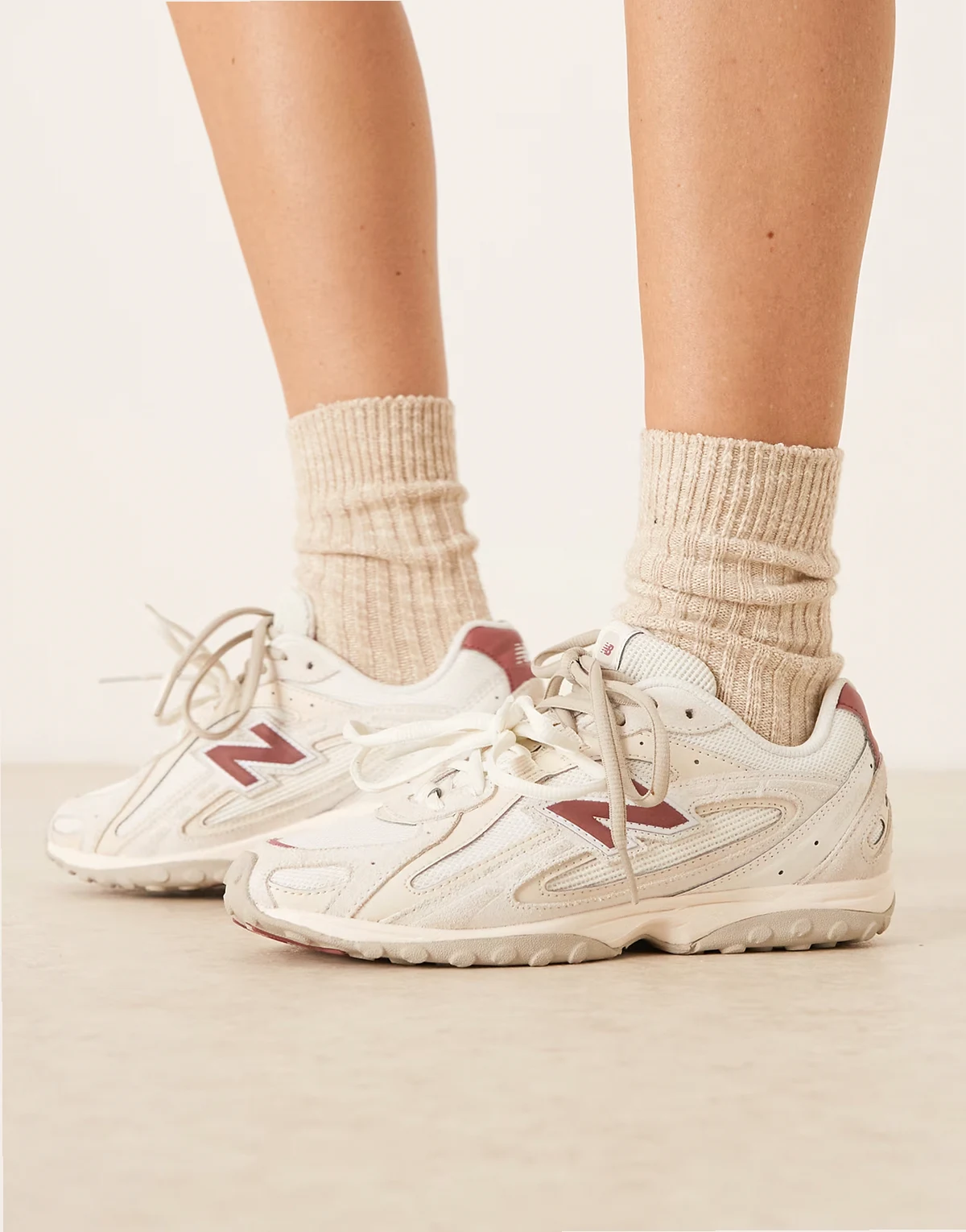 204L sneakers in off white and red