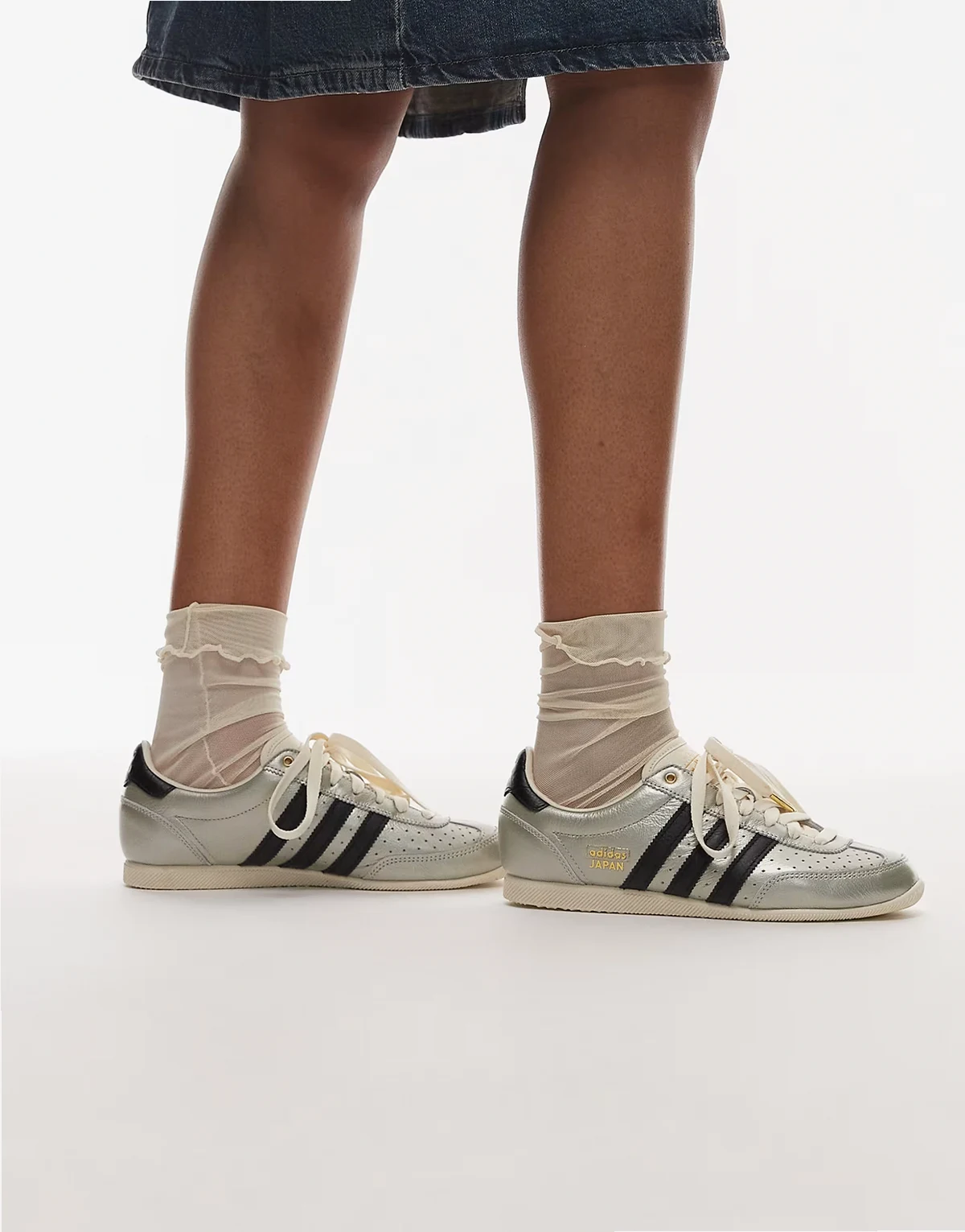 Japan low sneakers in pearl silver and black