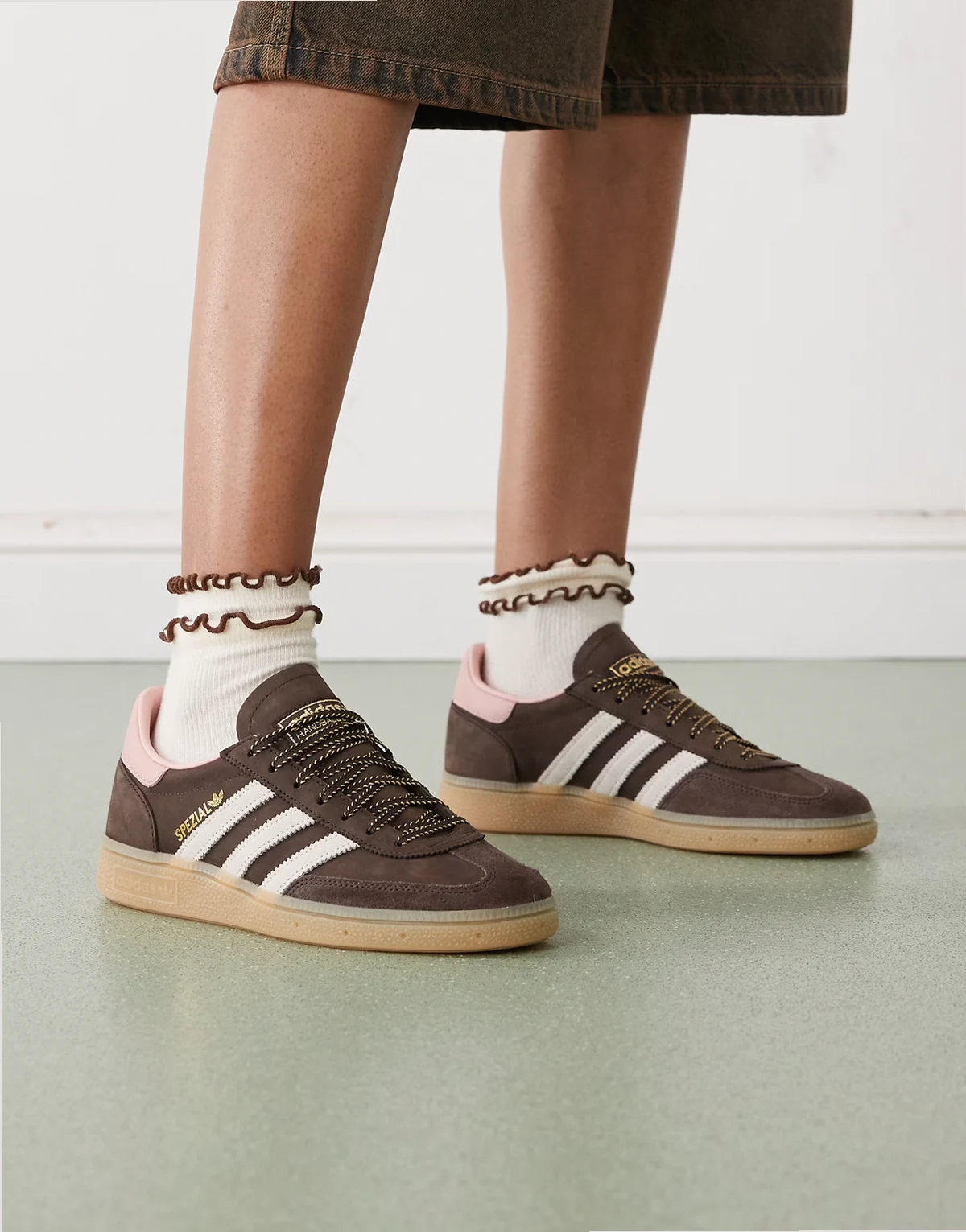 Handball Spezial sneakers in dark brown with pink details