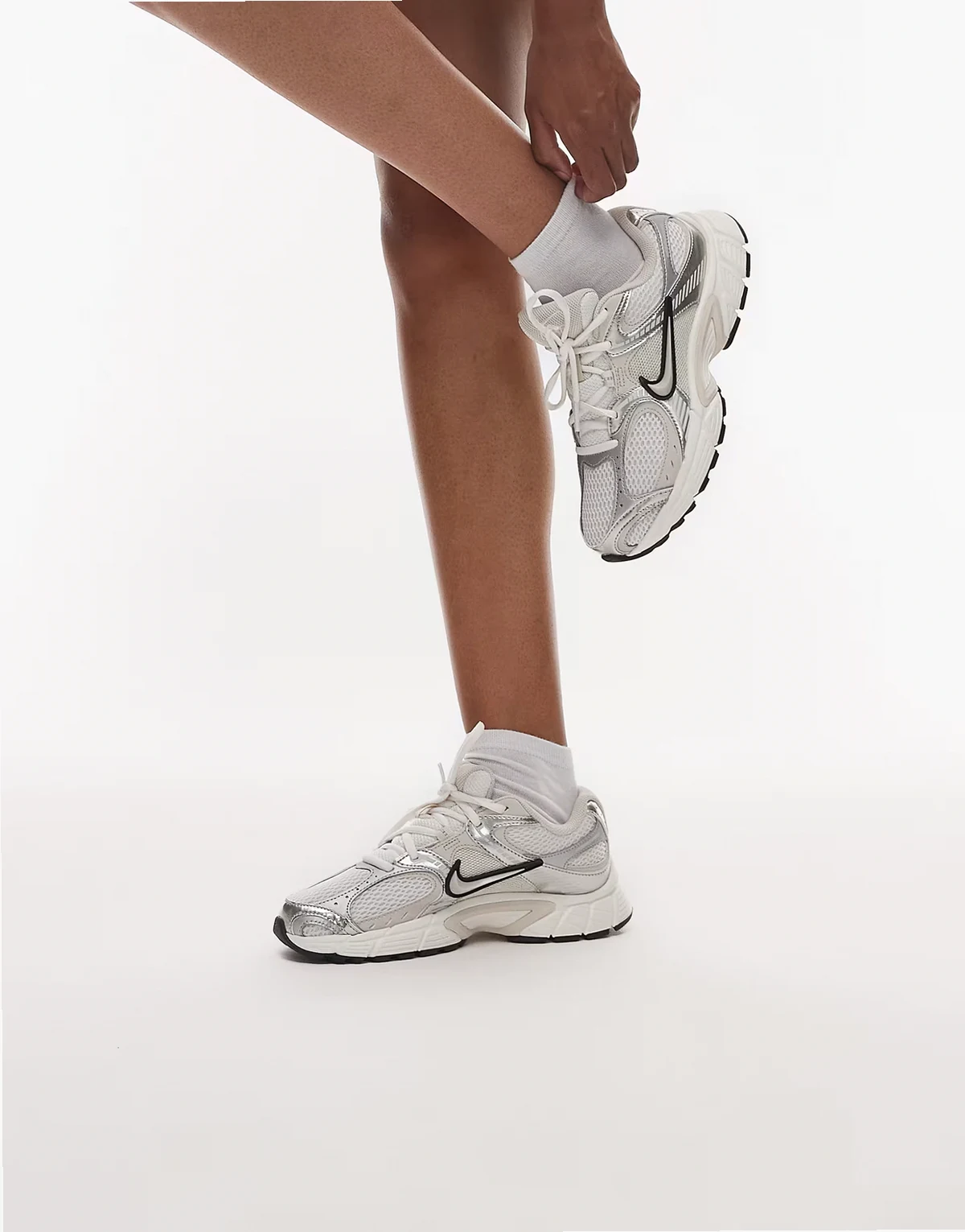 V5 RNR sneakers in white and silver