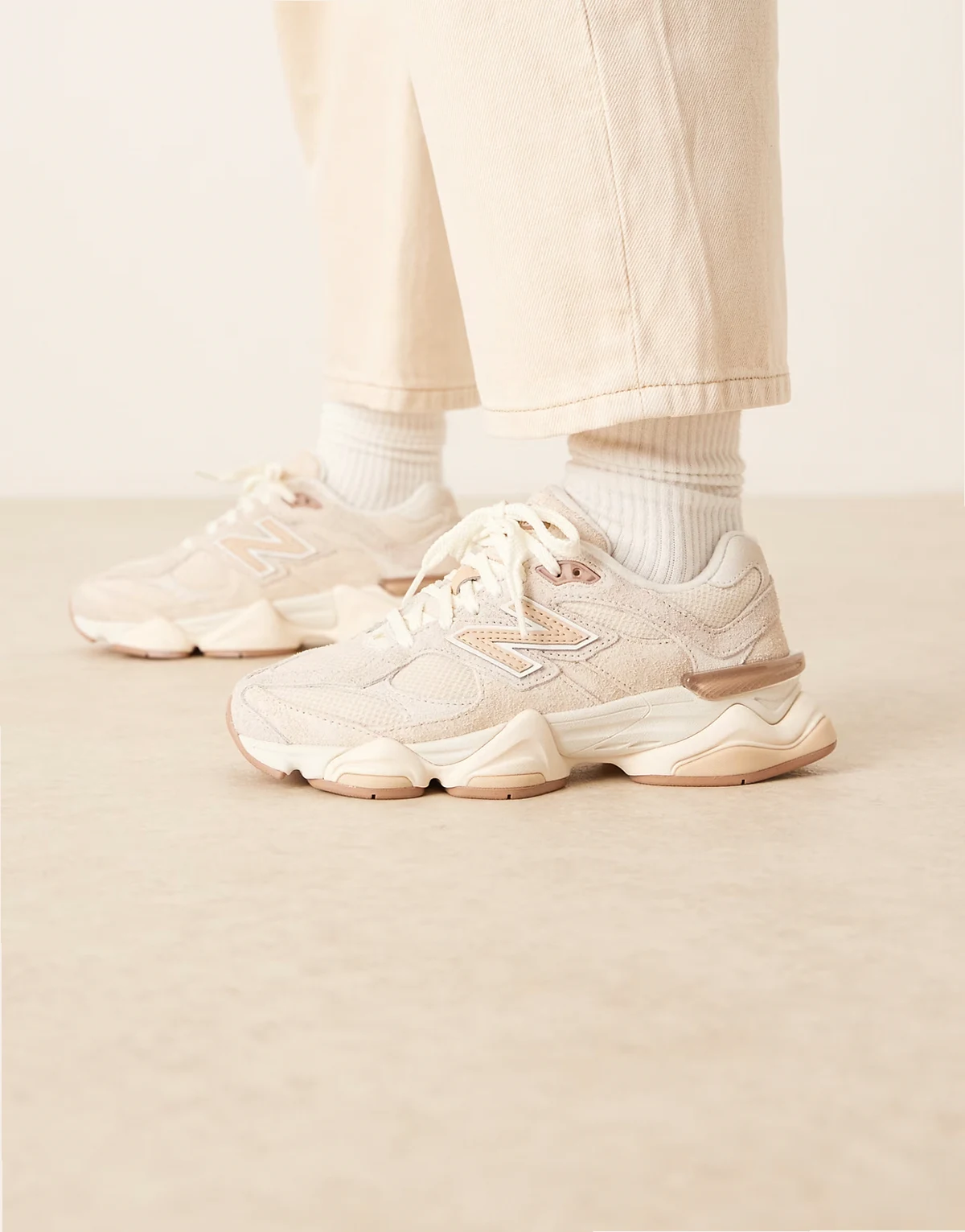 – 9060 – Beżowe buty sportowe unisex