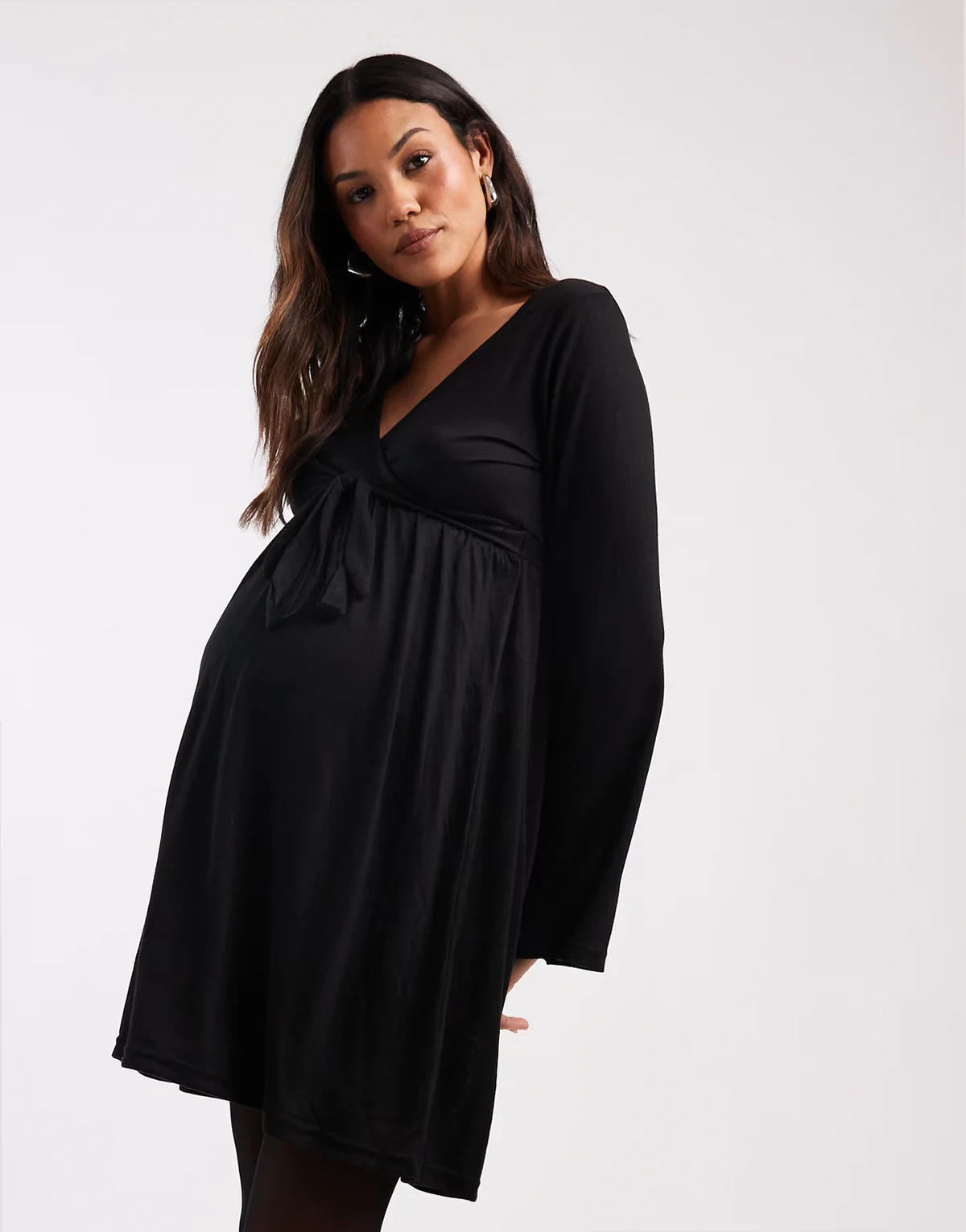 Mamalicious Maternity – Weiches Jersey-Kleid in Schwarz mit stillfreundlichem Wickeldetail