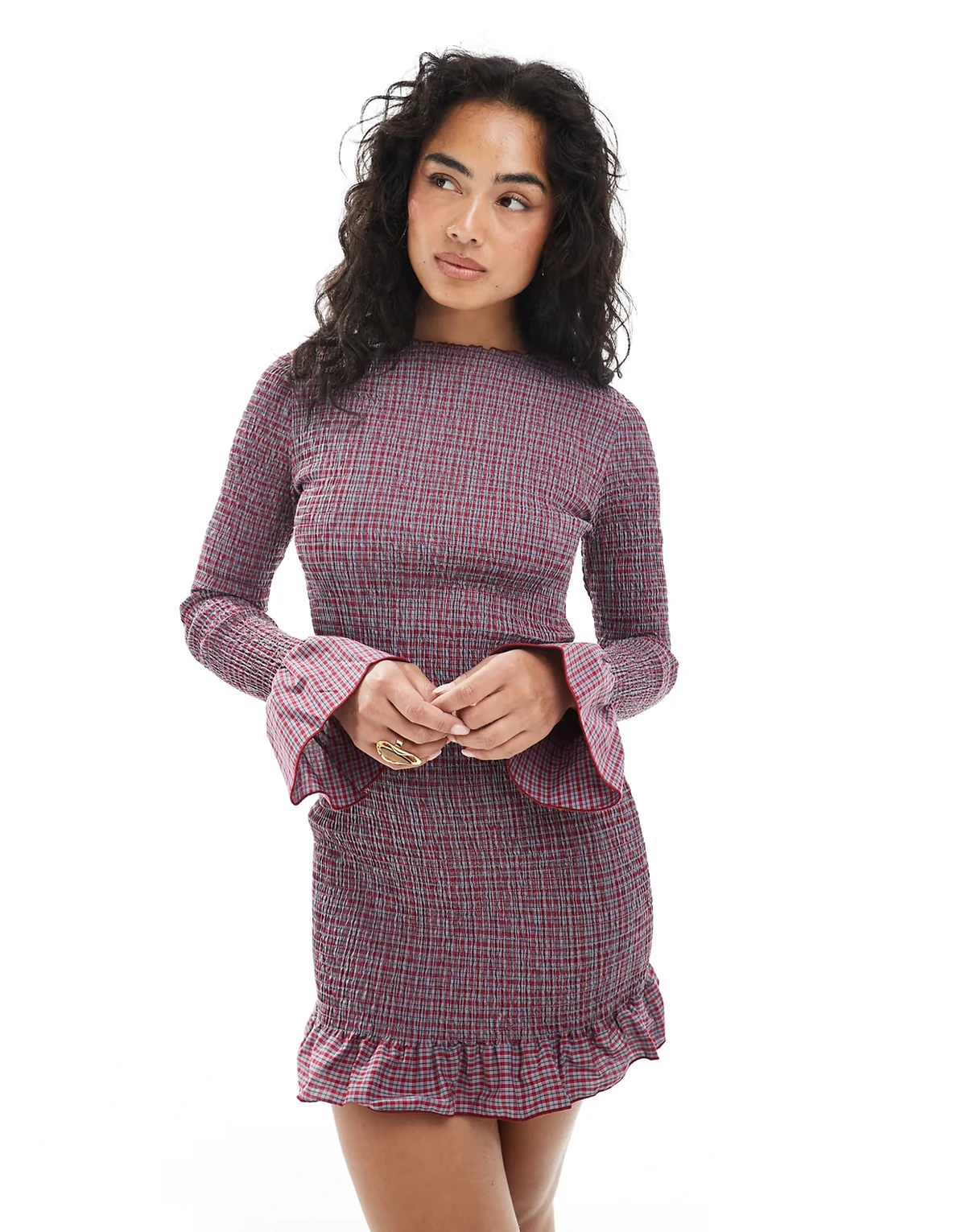 – Marszczona sukienka mini czerwoną kratkę z długim rękawem
