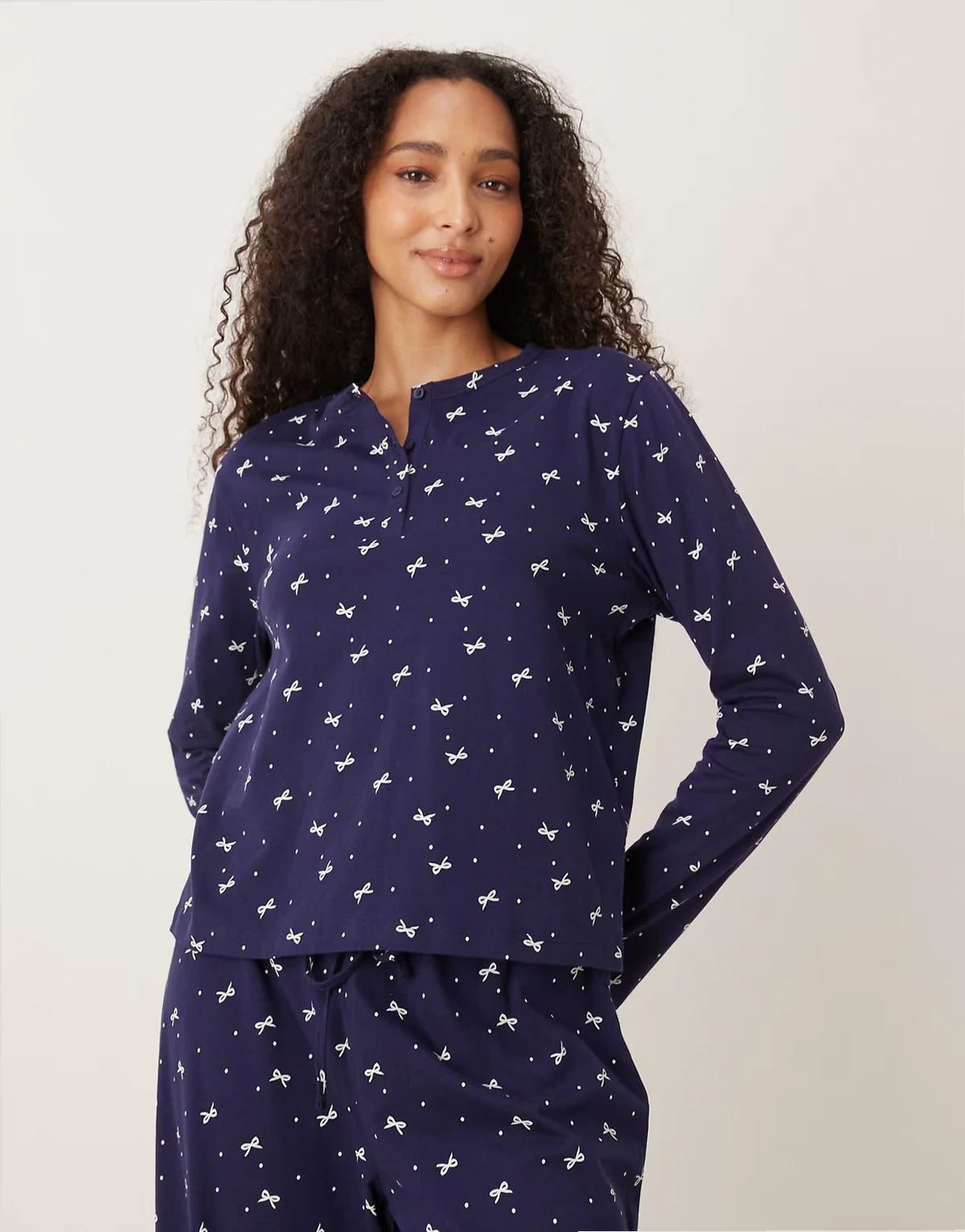 mix & match cotton long sleeve henley pajama top in navy bow print