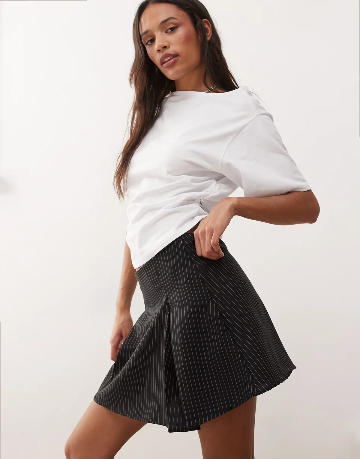 – Kurzer eleganter Skort mit Nadelstreifen