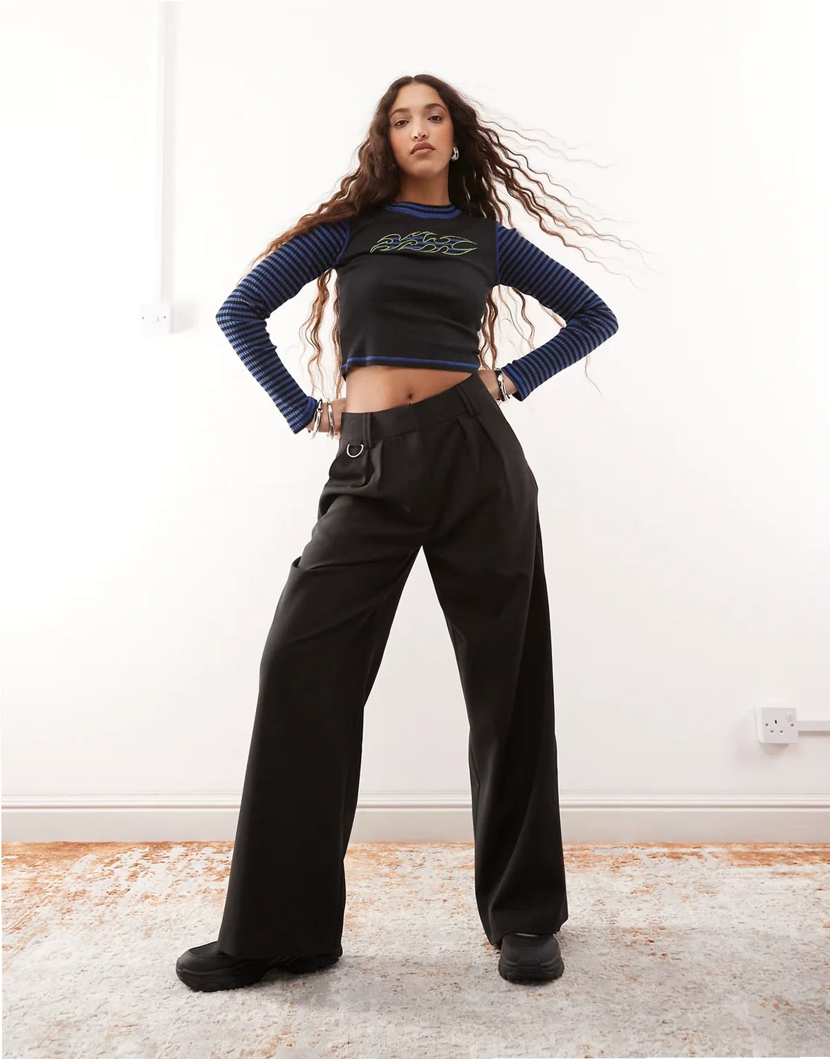 – Elegante Hose in Schwarz mit weitem Bein