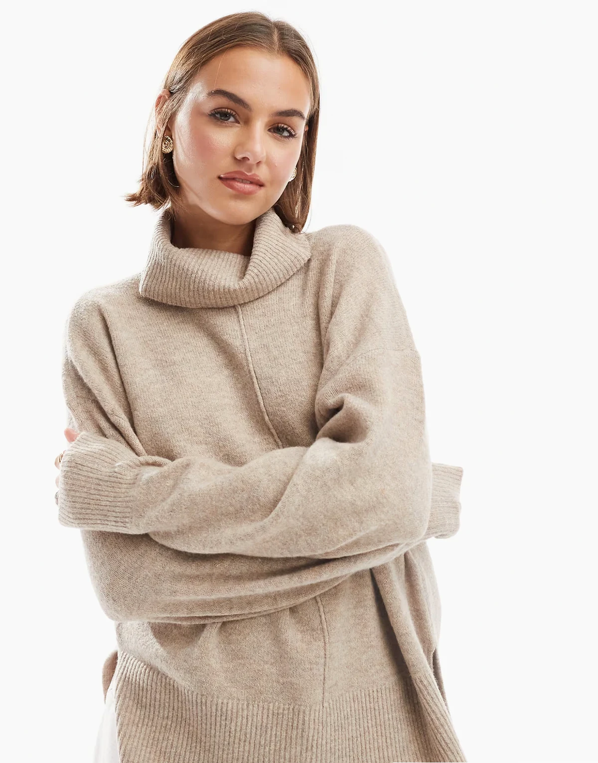 – Rollkragenpullover in Beige mit Ziernaht auf der Vorderseite