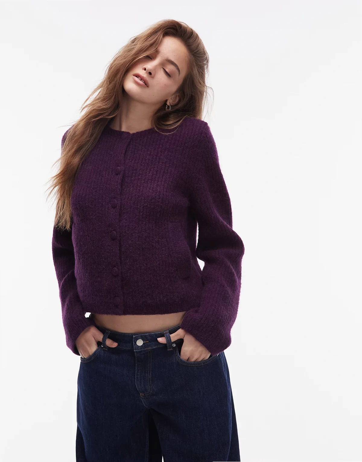 – Strickjacke aus Alpaka-Wollmix in Beerenlila mit Leistentaschen