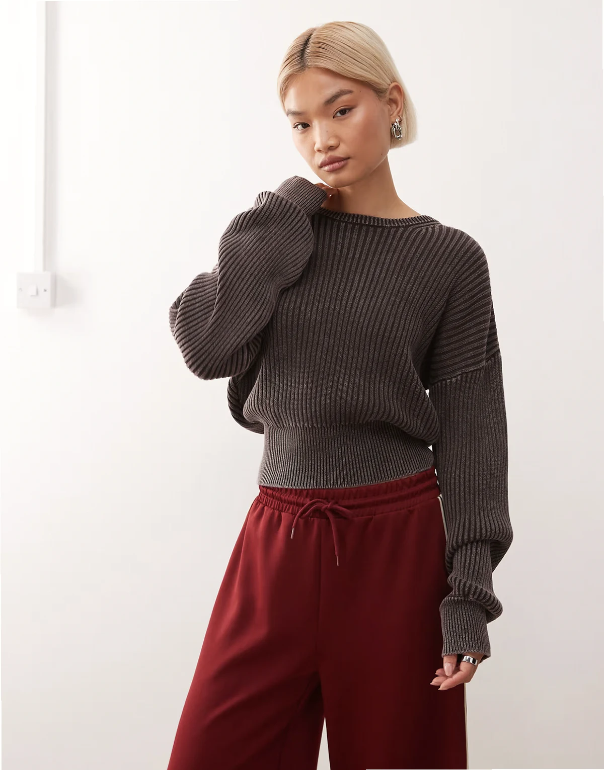 – Strickpullover mit tailliertem Saum