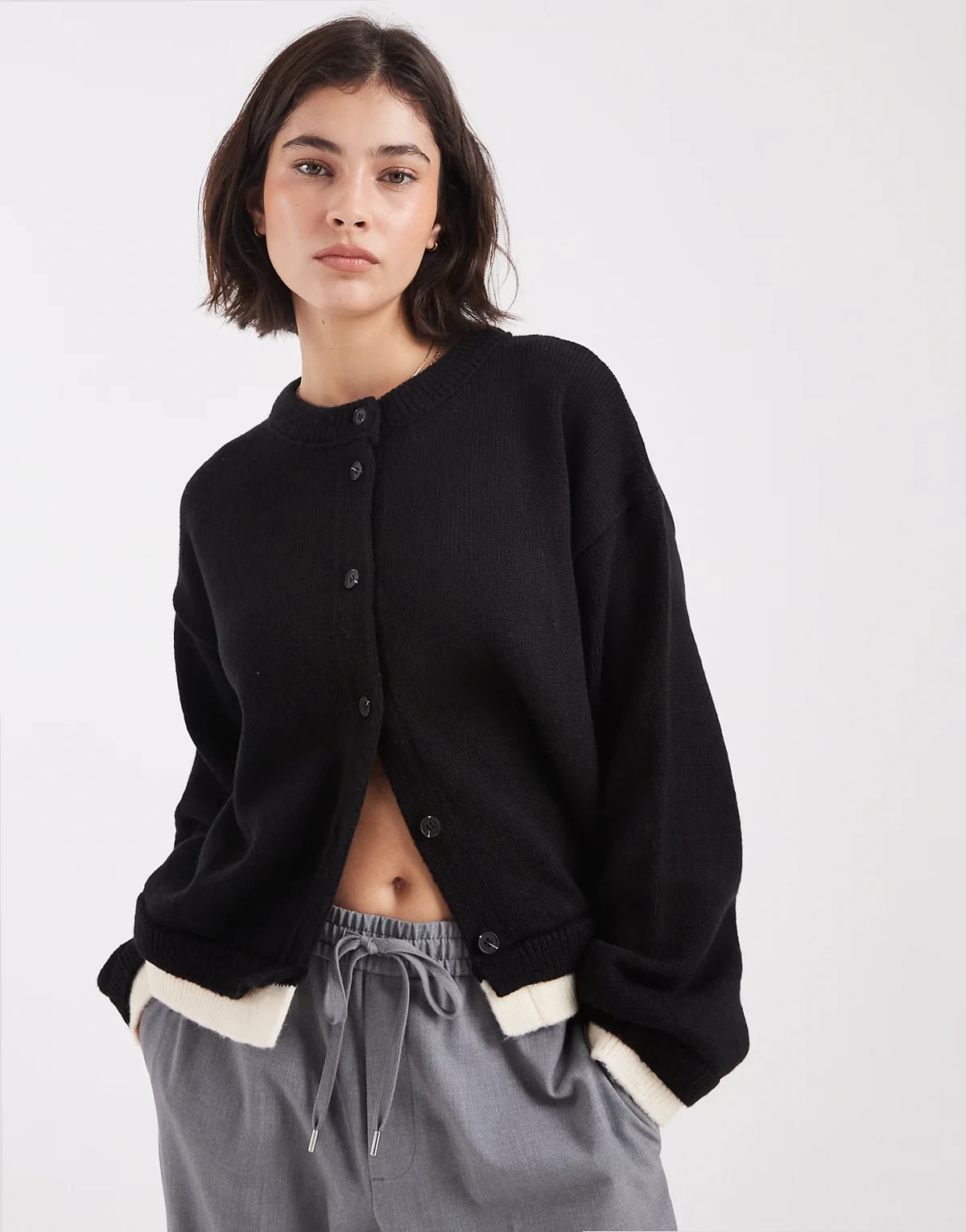 – Czarny dwuwarstwowy kardigan oversize