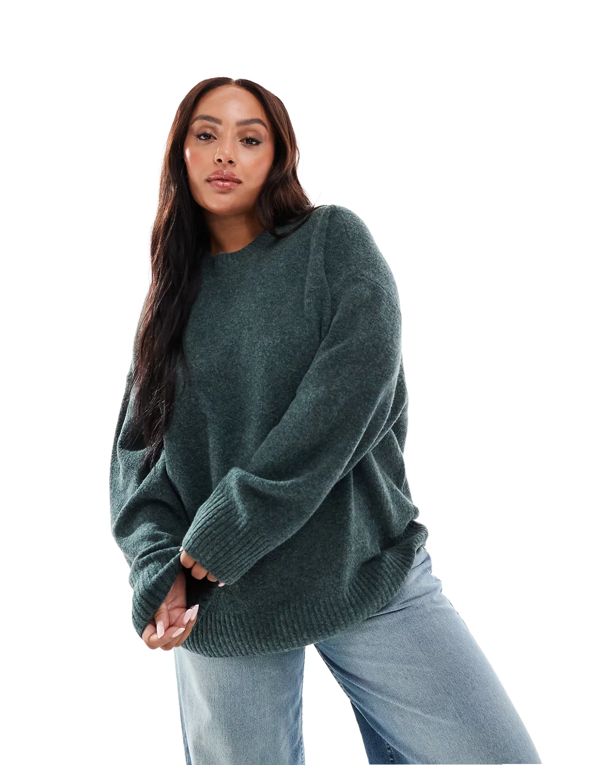 – Zielony miękki sweter oversize z okrągłym dekoltem