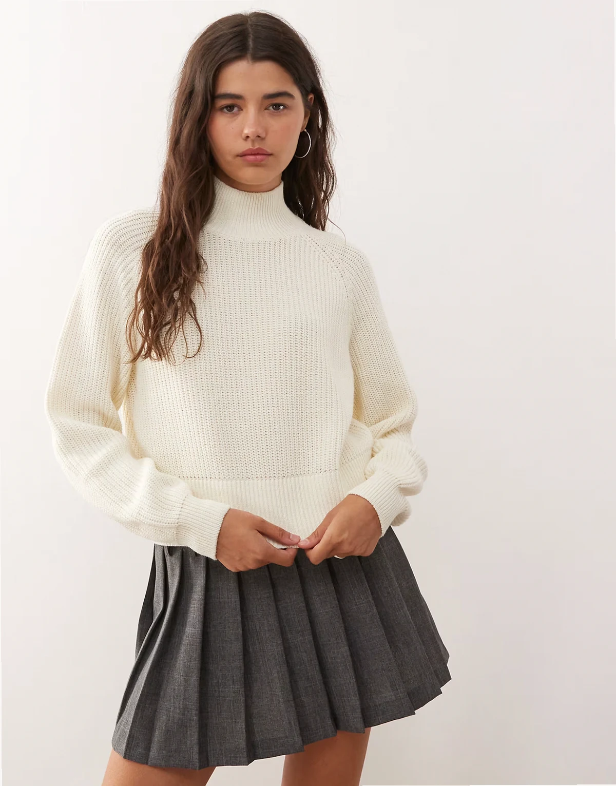 – Hochgeschlossener Strickpullover in Cremeweiß